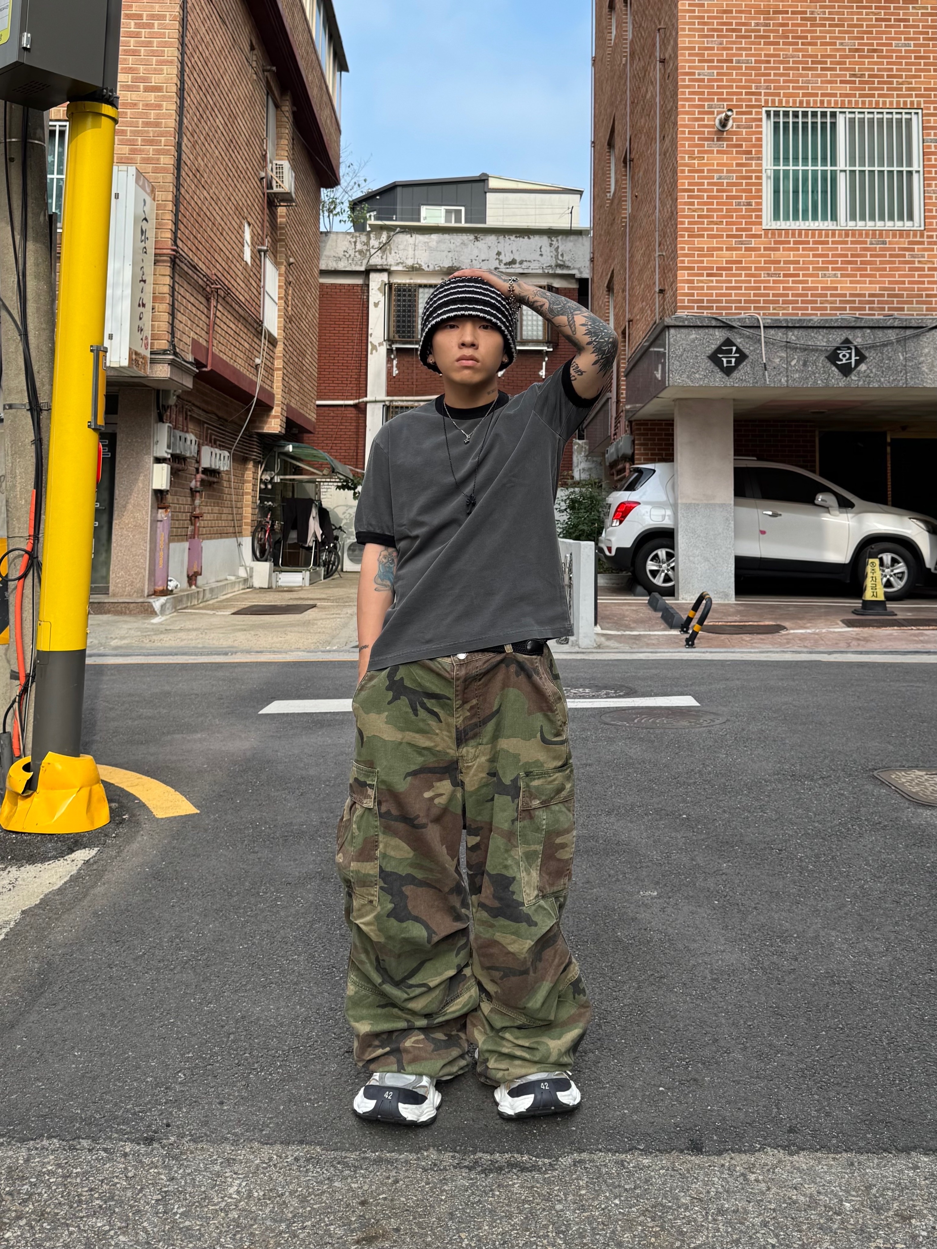 Balenciaga Cargo Sneakers White Grey, NOD Stone Washed Cargo Pants Camo 착용 스타일 - 5