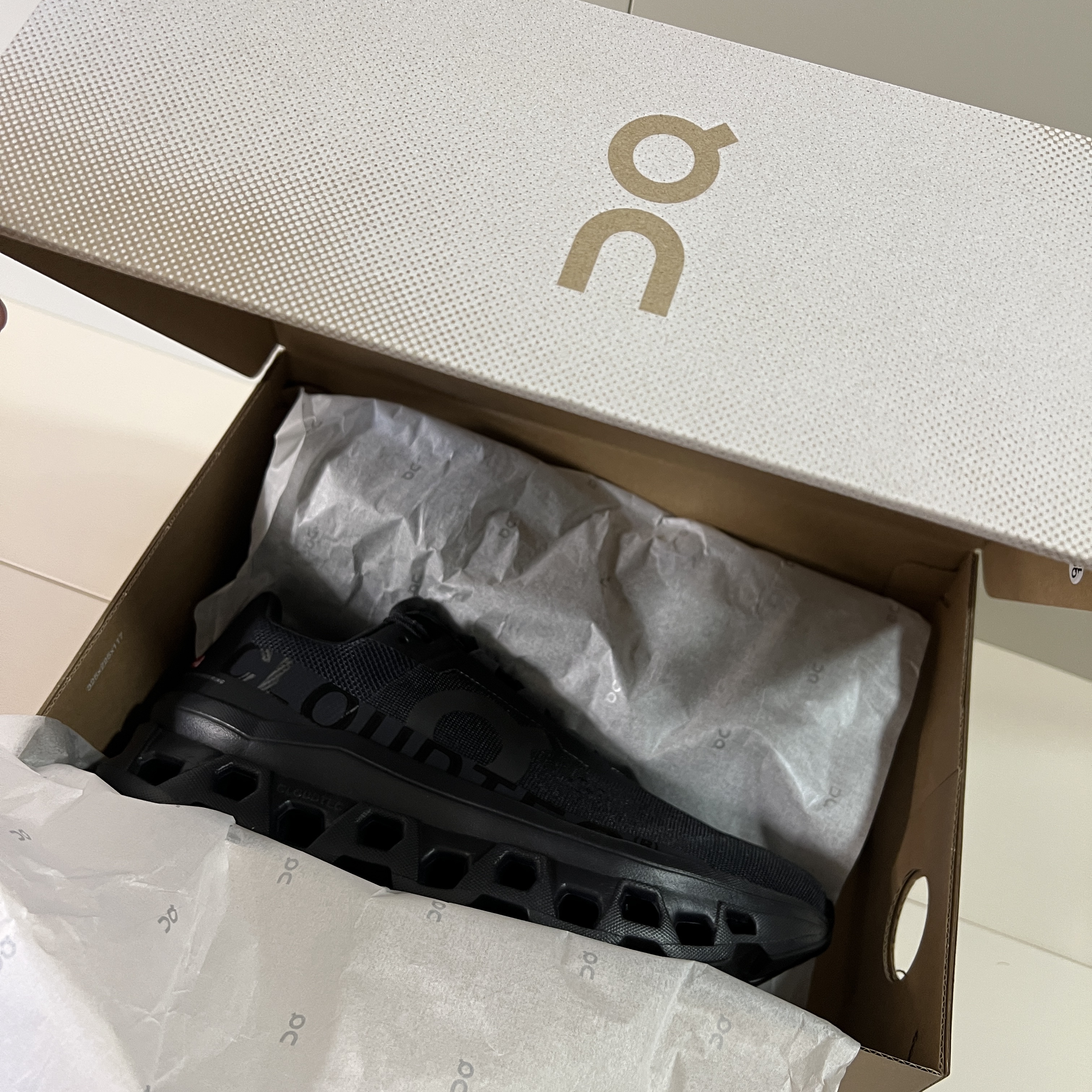 On Running Cloudmonster All Black 착용 스타일