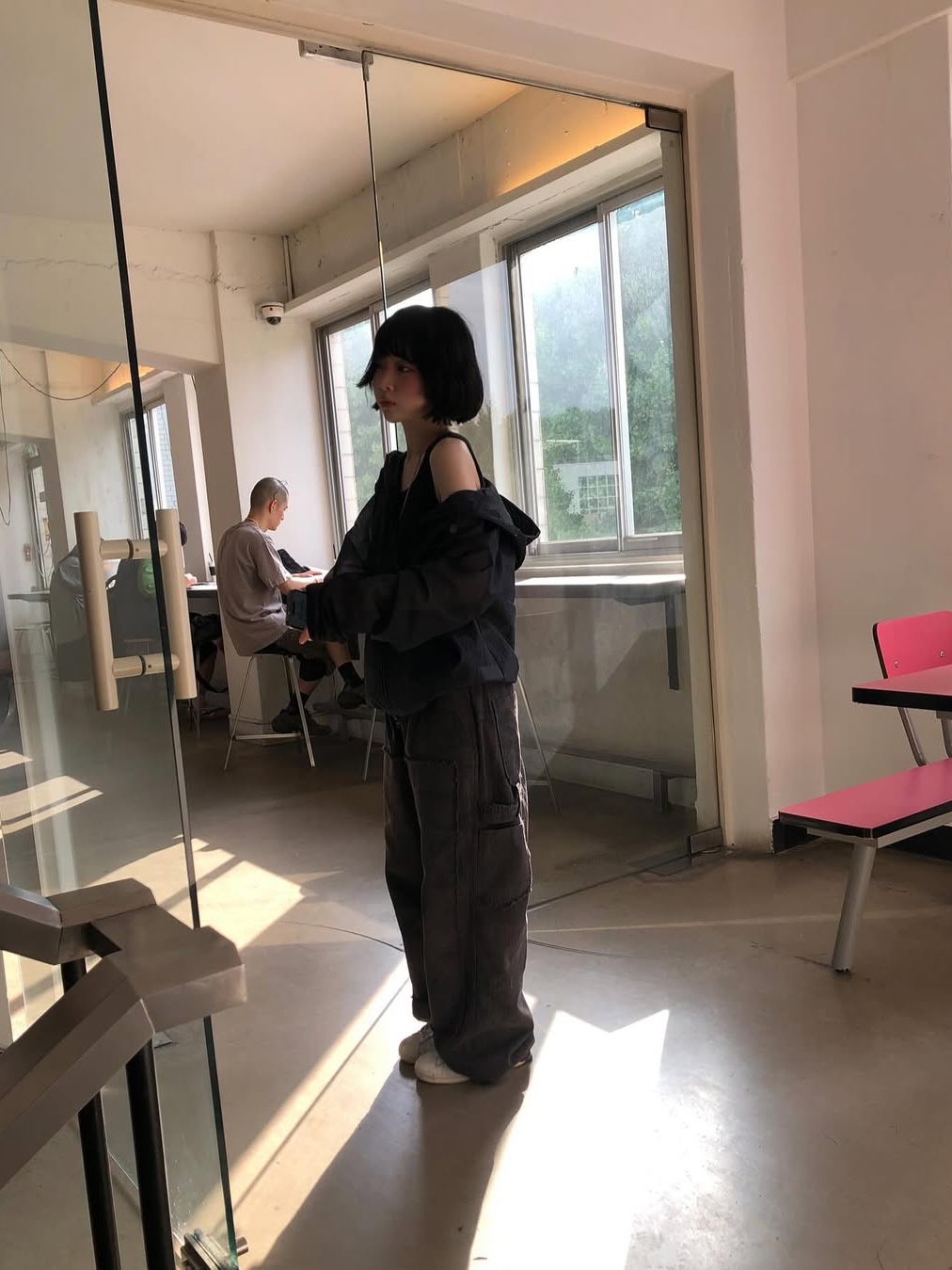 SLOW RECORD HOUSE Unisex Mesh Lightweight Jacket Black 착용 스타일 - 5