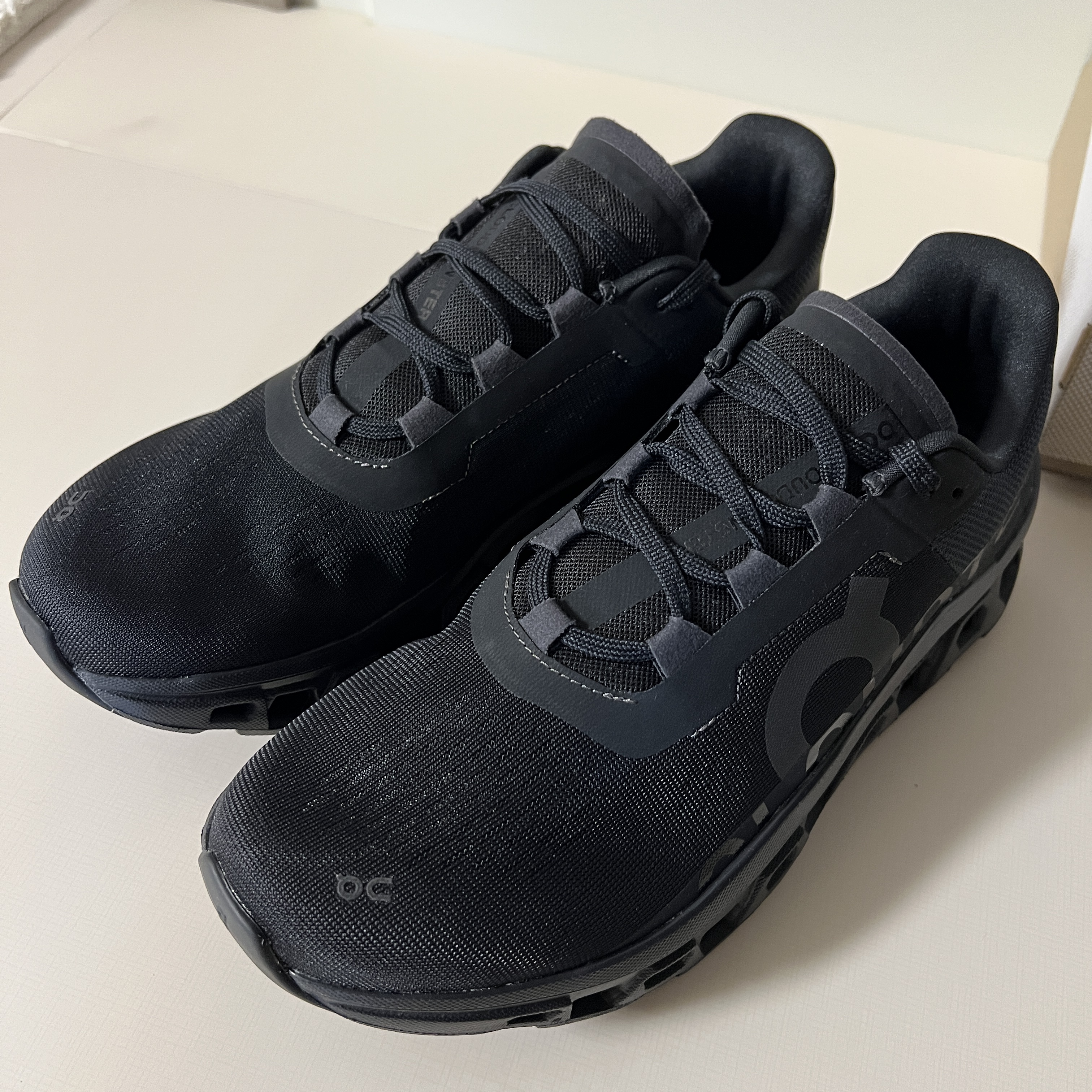 On Running Cloudmonster All Black 착용 스타일