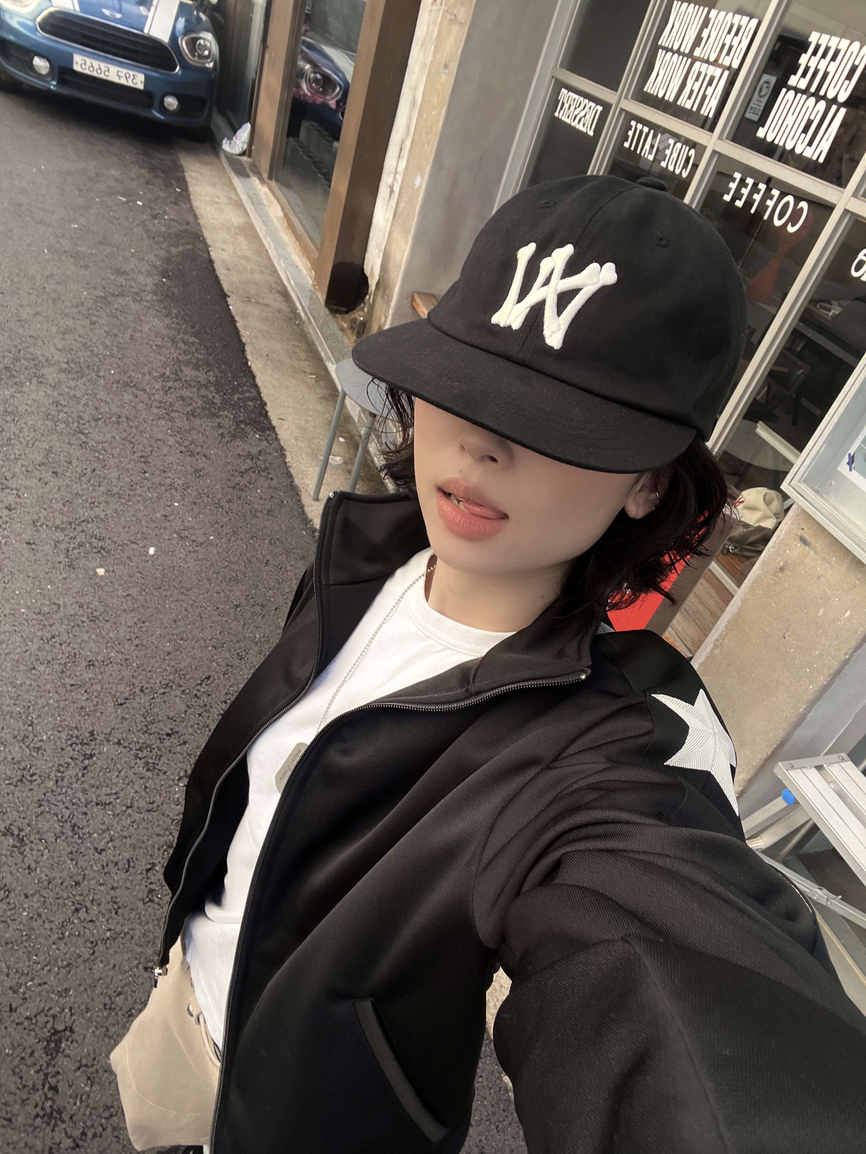 Aoiro 6-Panel Bone A/N Cap Black, Kapital Smooth Jersey Stuntman & Woman Track Jacket Black 착용 스타일 - 1