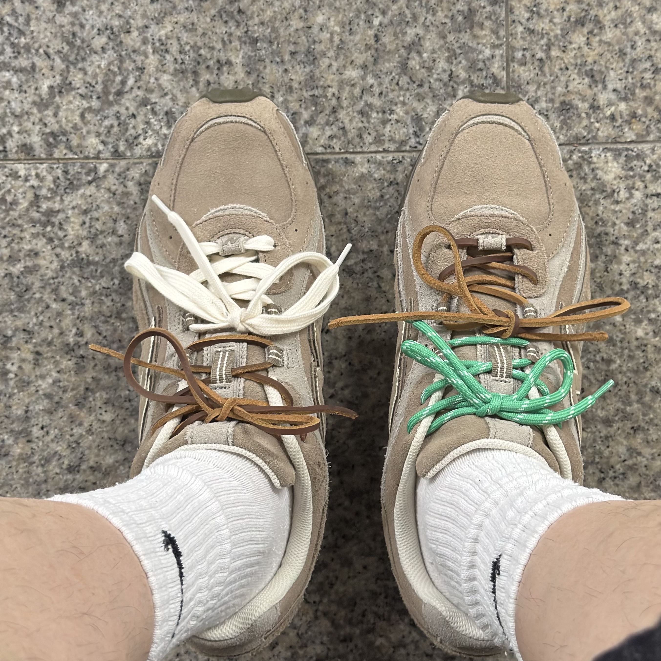 New Balance 204L Suede Mushroom Arid Stone, Ader Error Henrik Jeans Blue 착용 스타일 - 2