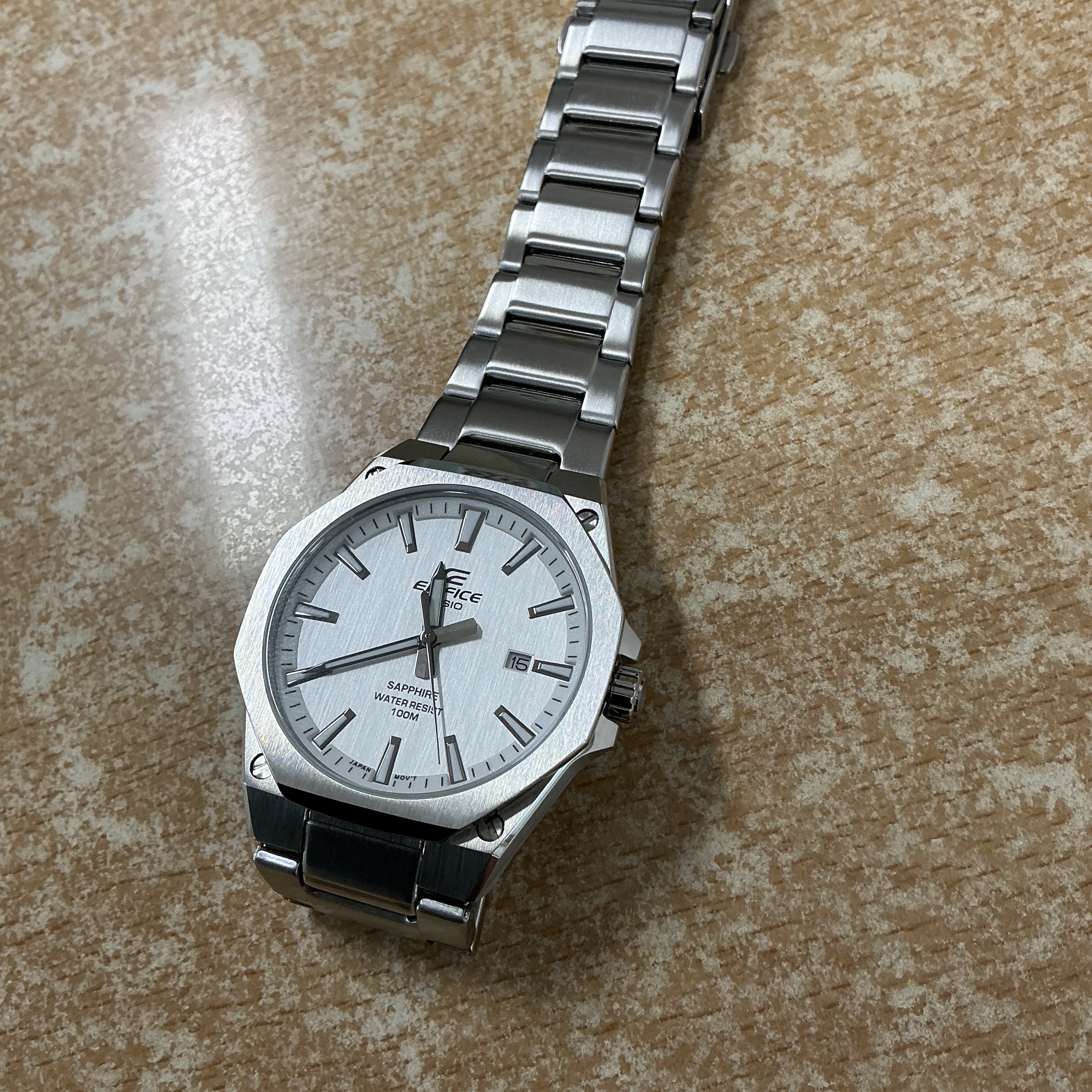 Casio EFR-S108D-7AVUDF 착용 스타일