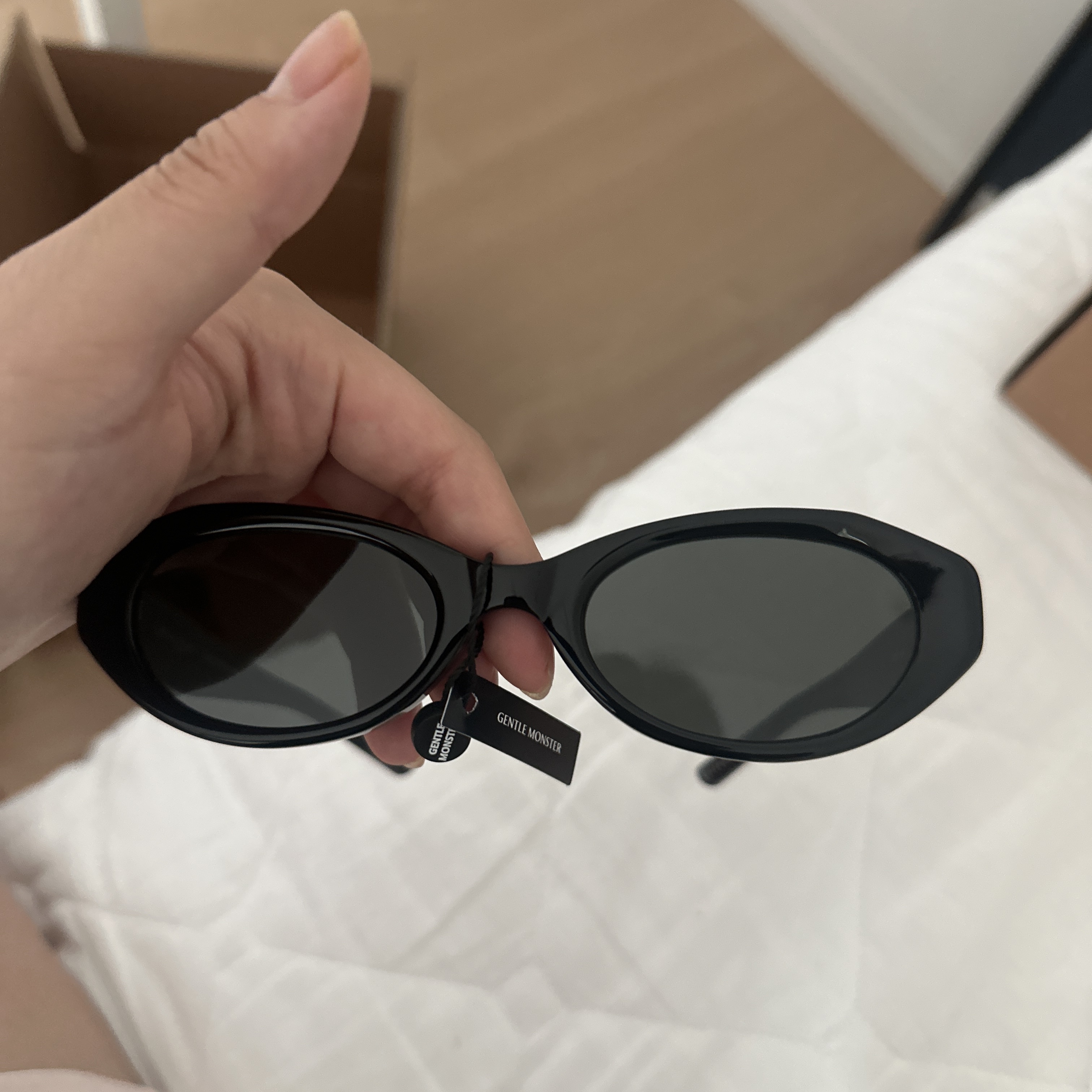 Gentle Monster x Maison Margiela MM204 Black Gray 착용 스타일