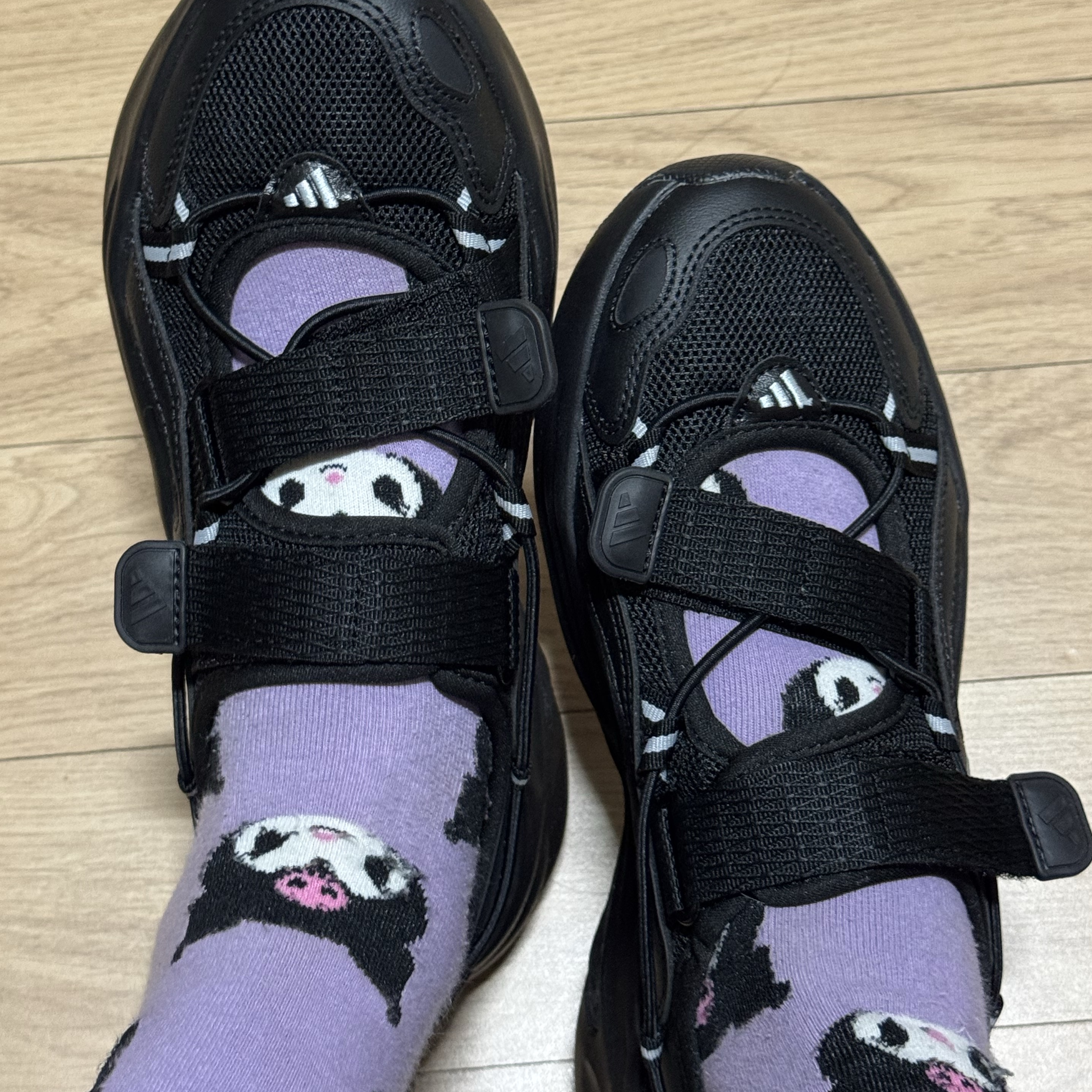 (W) Adidas Ozwave Sandal Core Black Silver Metallic 착용 스타일