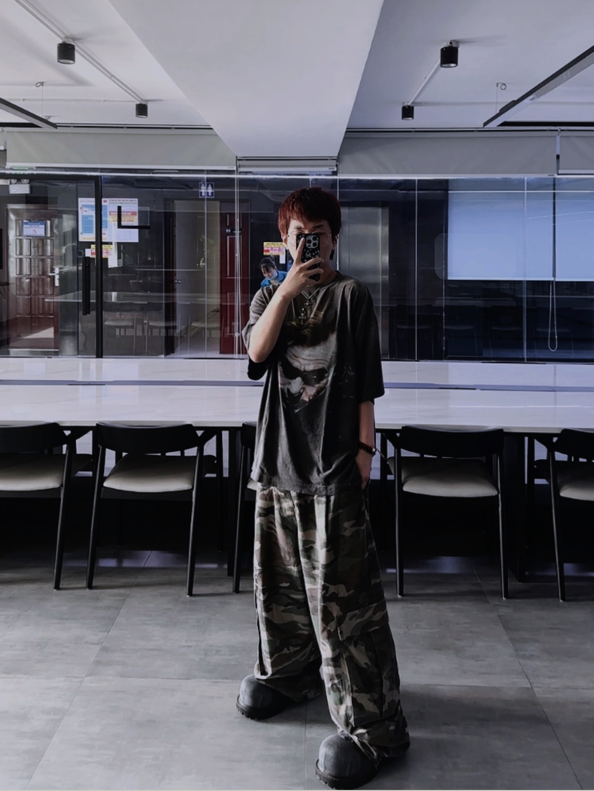 Saint Mxxxxxx x The Dark Knight Joker S/S T-Shirt Black - 25SS, Undermycar Mu.51 Anti Fxxking Logo Play Big Cargo Camo Pants Camo Khaki 착용 스타일