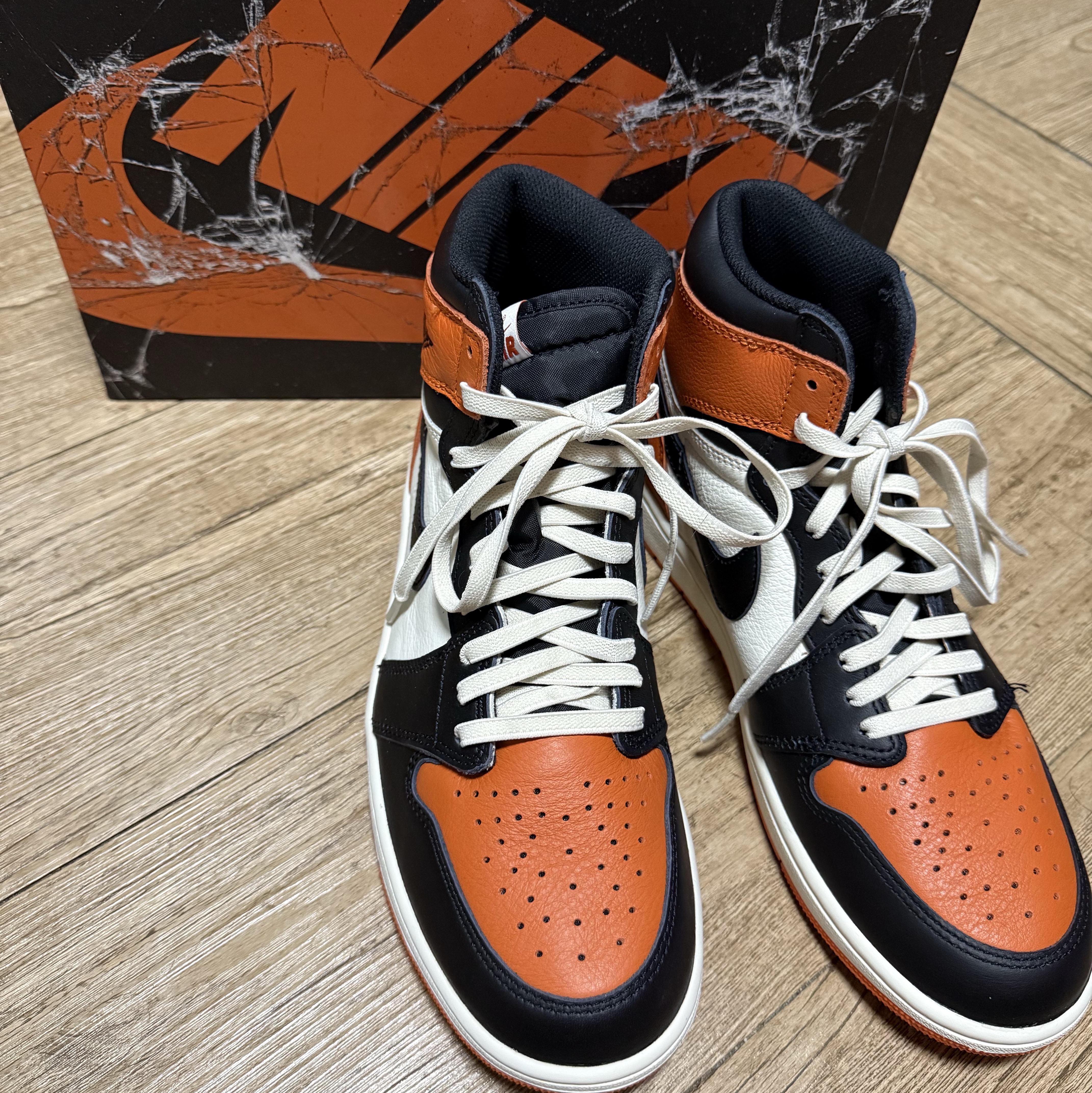Jordan 1 Retro High OG Shattered Backboard, Salomon Reelax Break 6.0 Black Alloy 착용 스타일 - 1