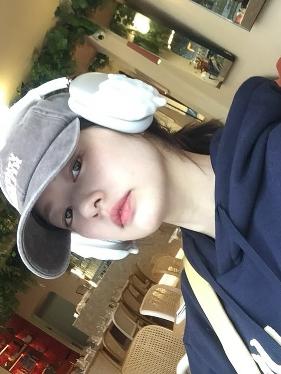 Gragg Double Layers Case - Ivory (Airpods Max) 착용 스타일