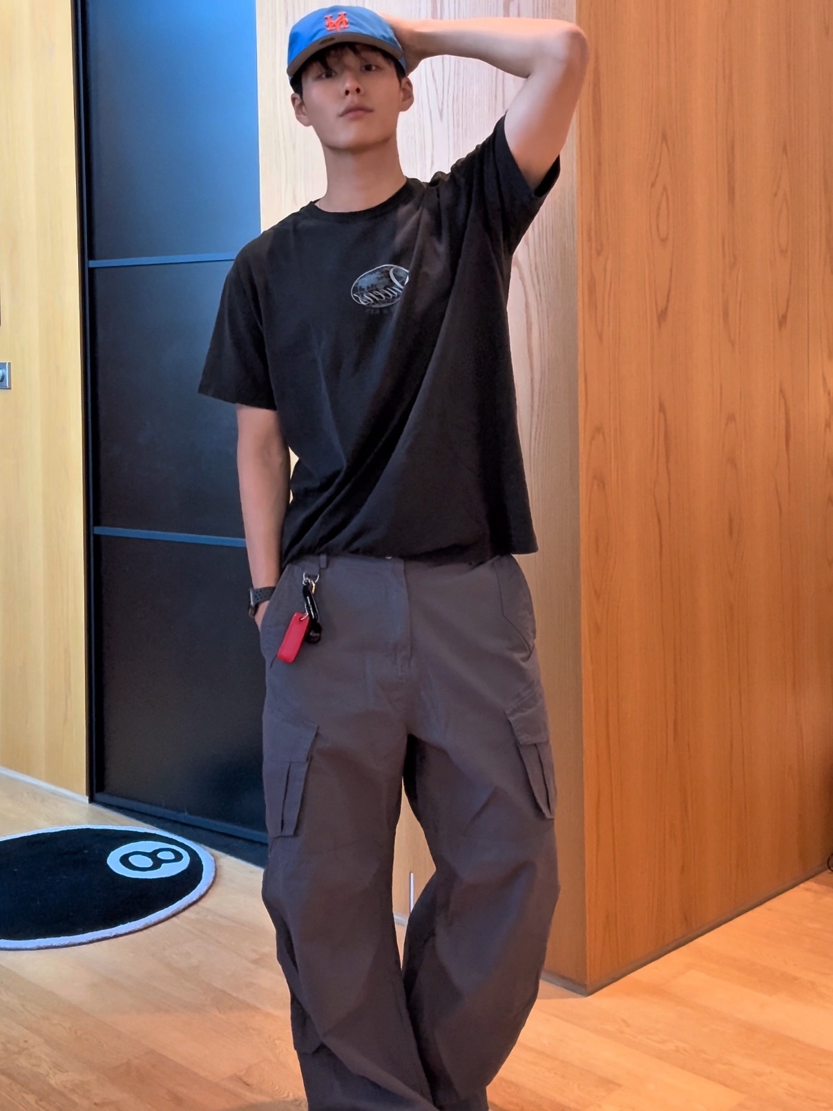 [KREAM 단독] Flavorism VTG Washed Cargo Pants Washed Charcoal 착용 스타일