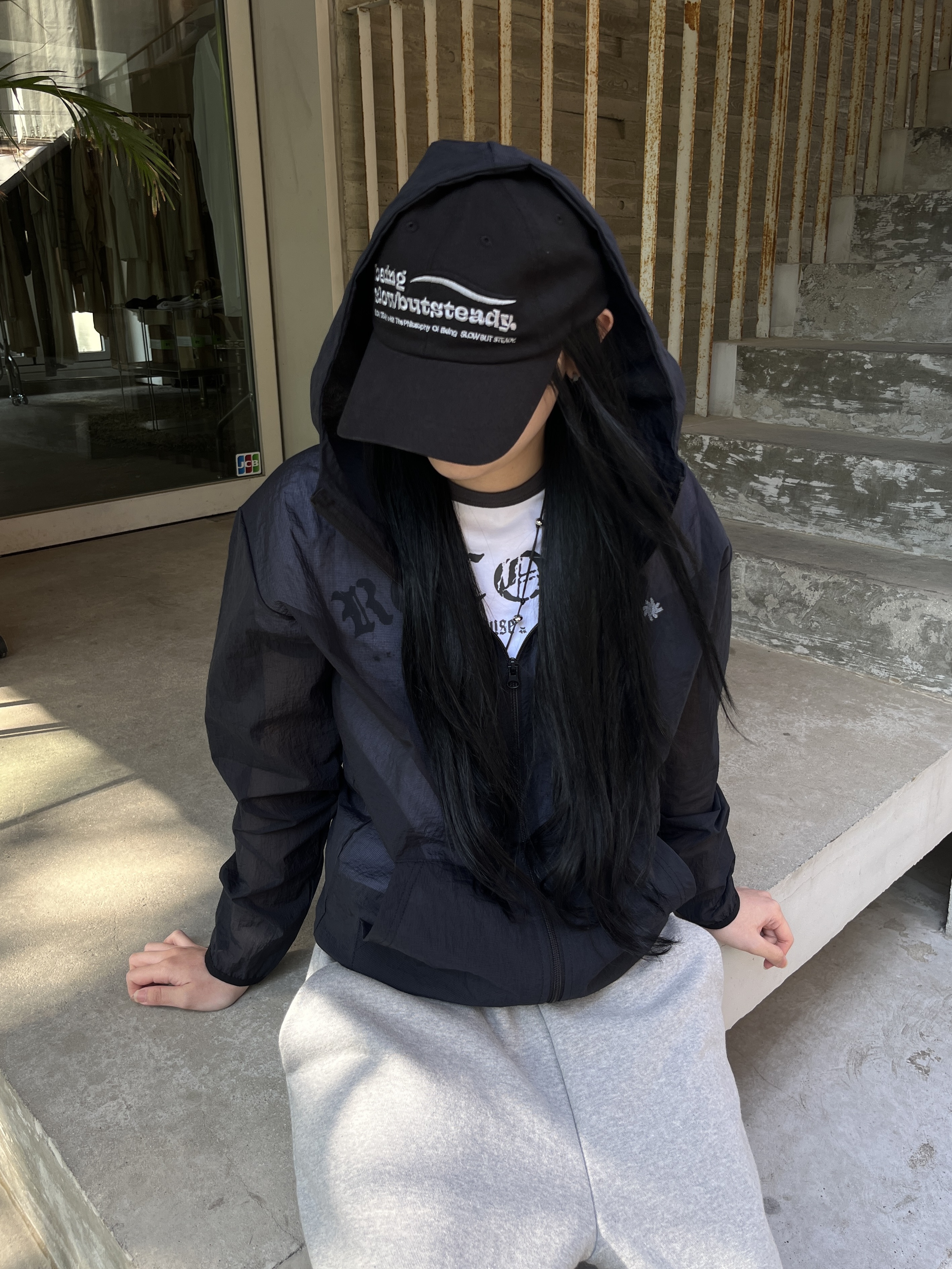 SLOW RECORD HOUSE Unisex Mesh Lightweight Jacket Black 착용 스타일 - 4