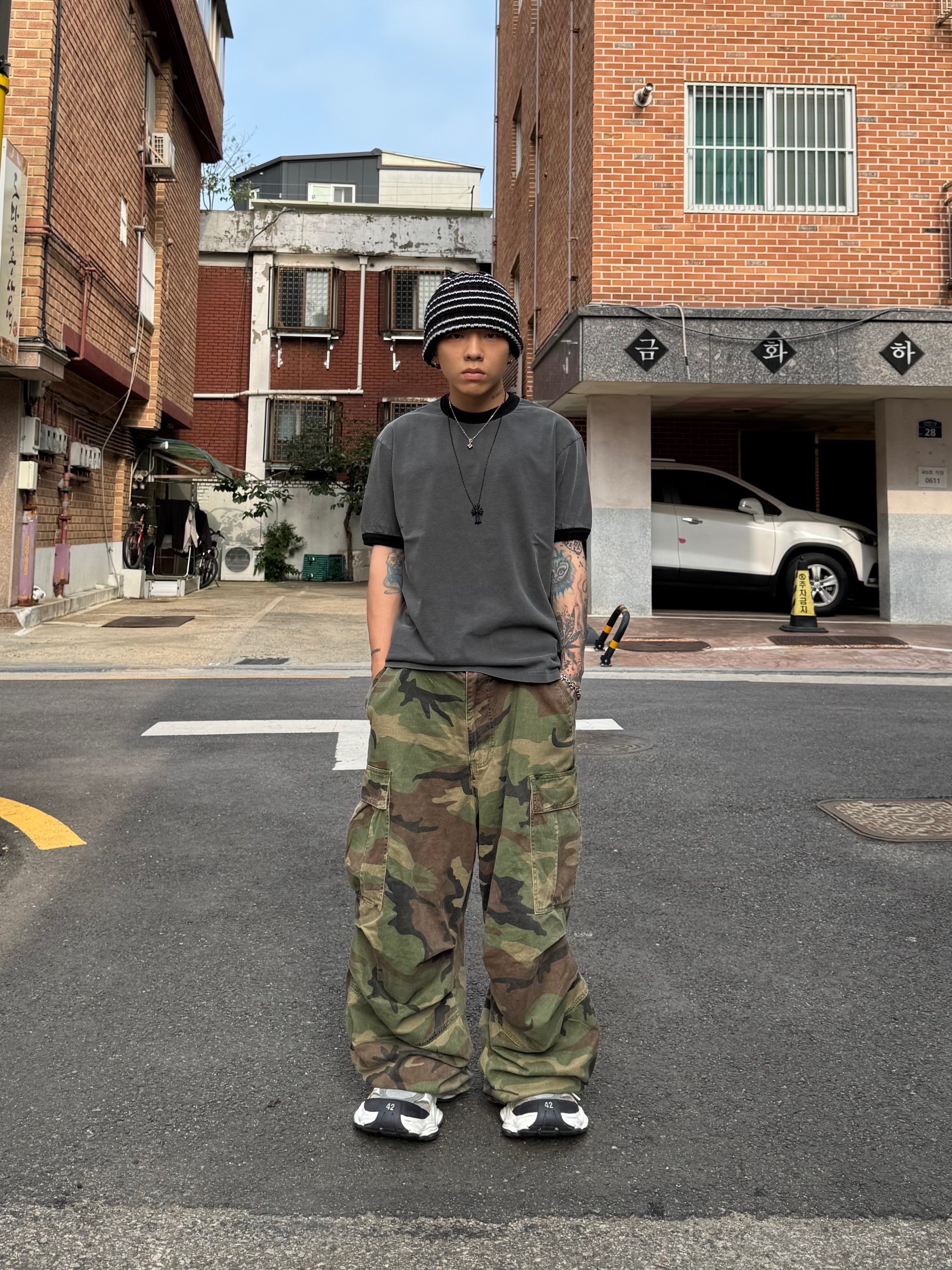 Balenciaga Cargo Sneakers White Grey, NOD Stone Washed Cargo Pants Camo 착용 스타일 - 4