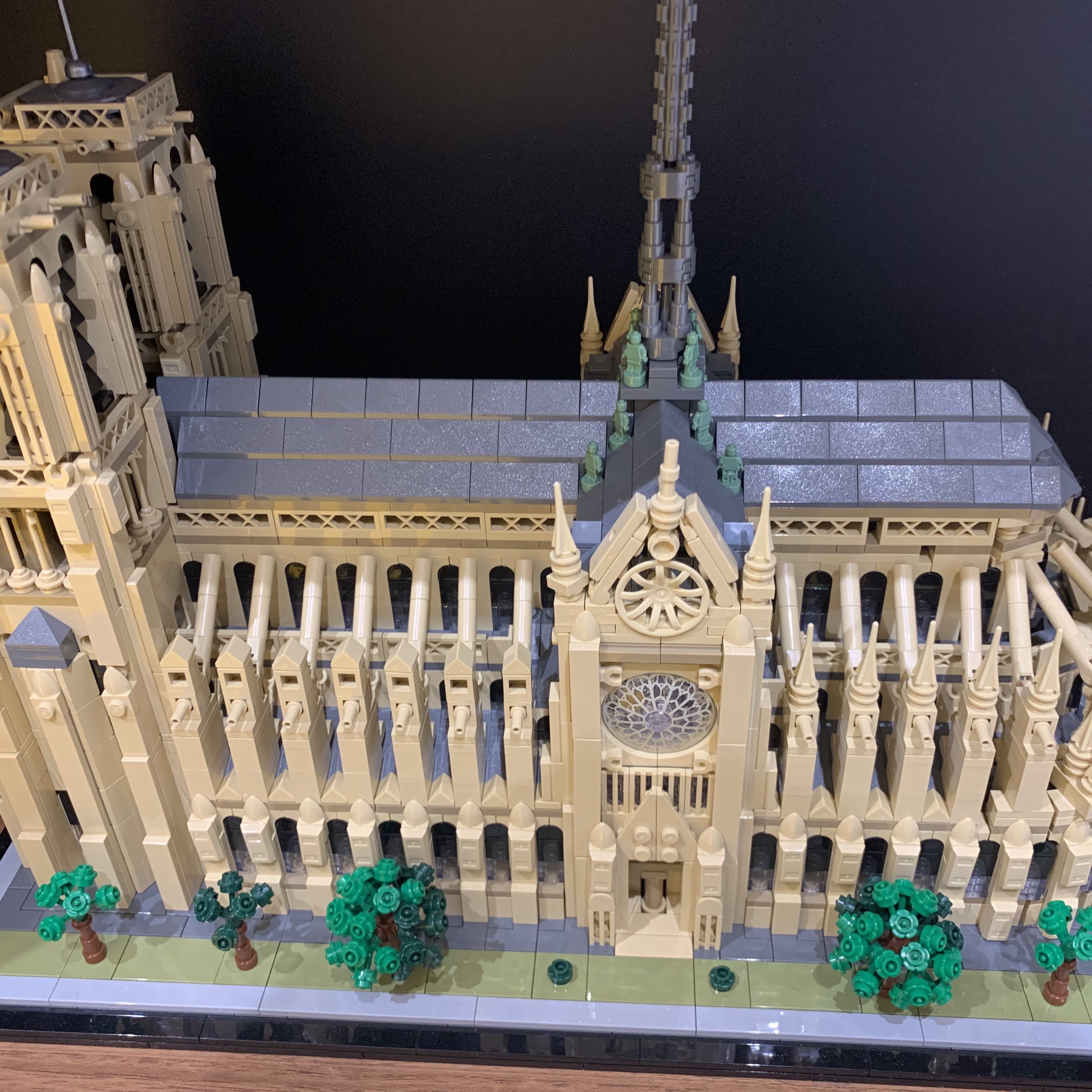 Lego Architecture Notre-Dame de Paris 착용 스타일