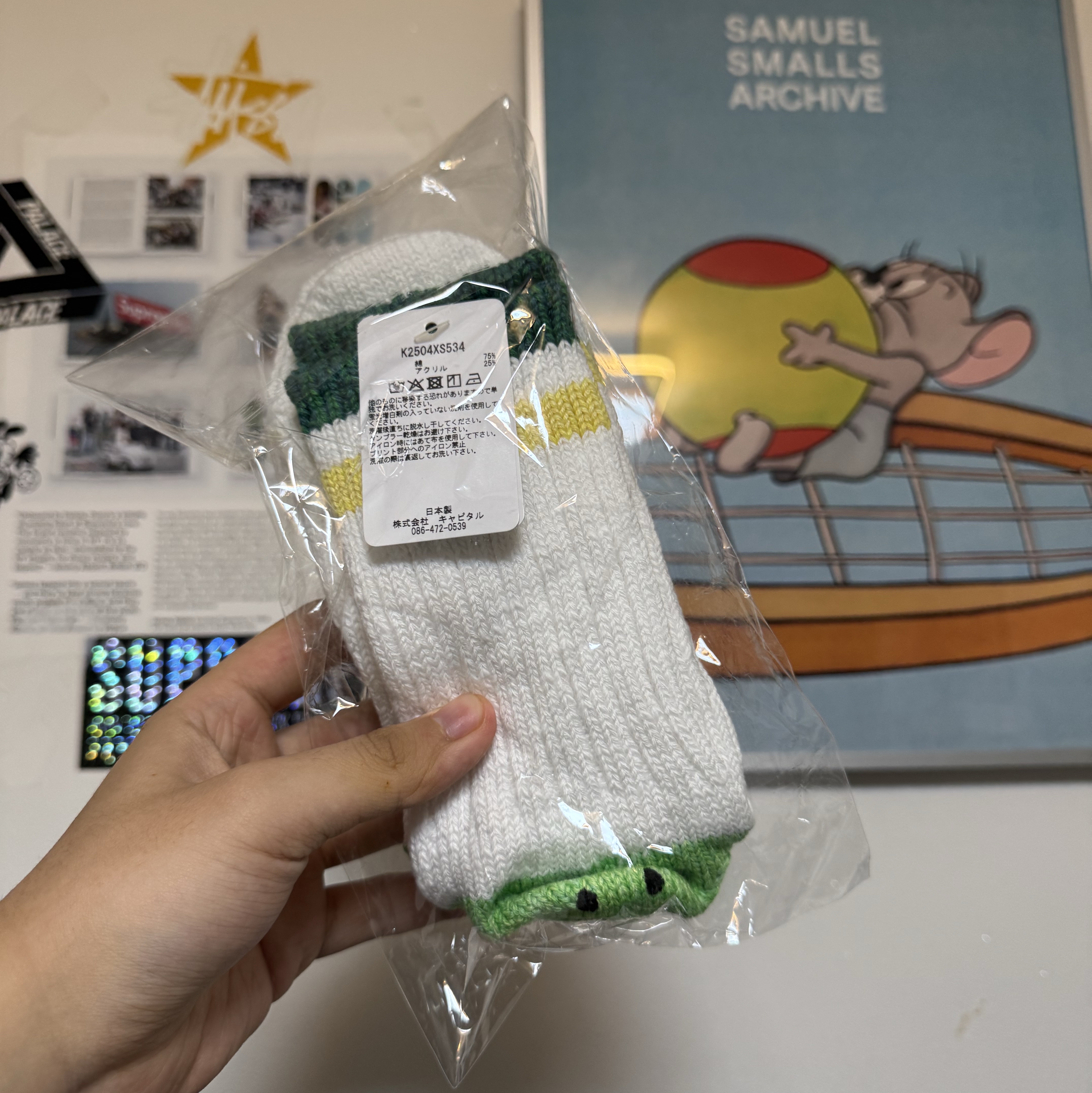 Kapital 60 Ivy Rainbowy Happy Heel Hold Socks White Green 착용 스타일