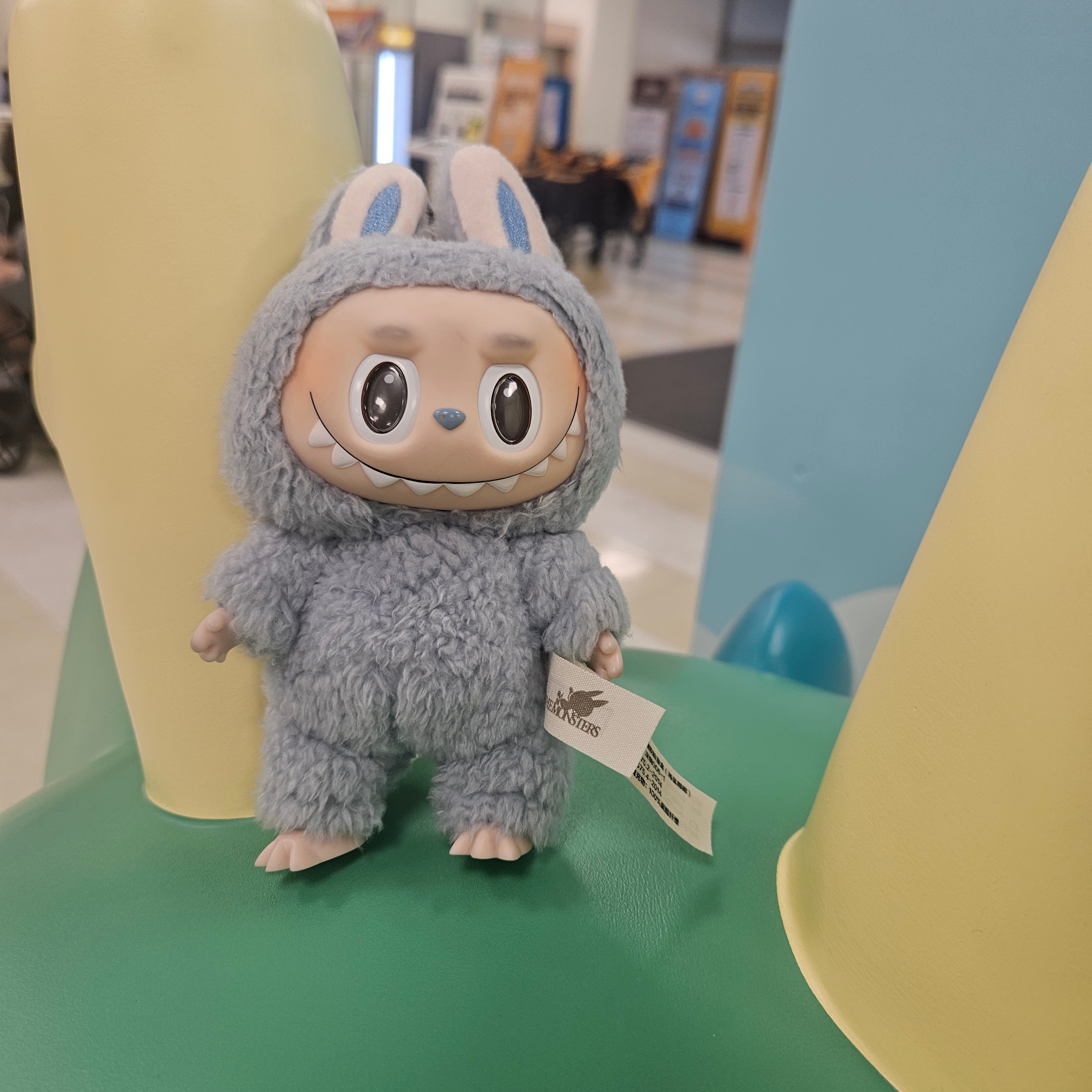 Pop Mart Labubu The Monsters Labubu Tasty Macarons Series Sea Salt Coconut Keyring (Opened Case) 착용 스타일 - 2