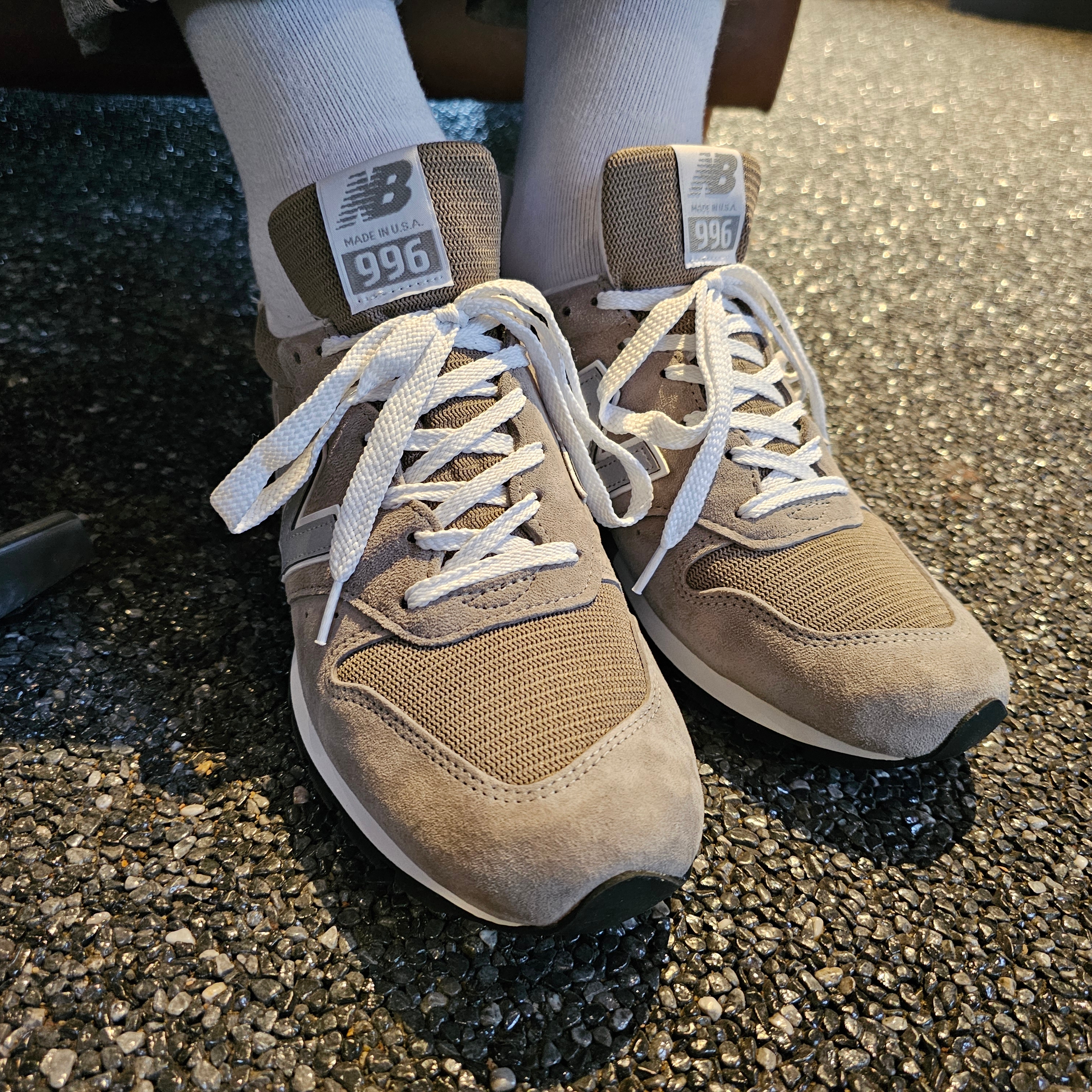 New Balance Made in USA 996 Grey 착용 스타일 - 3
