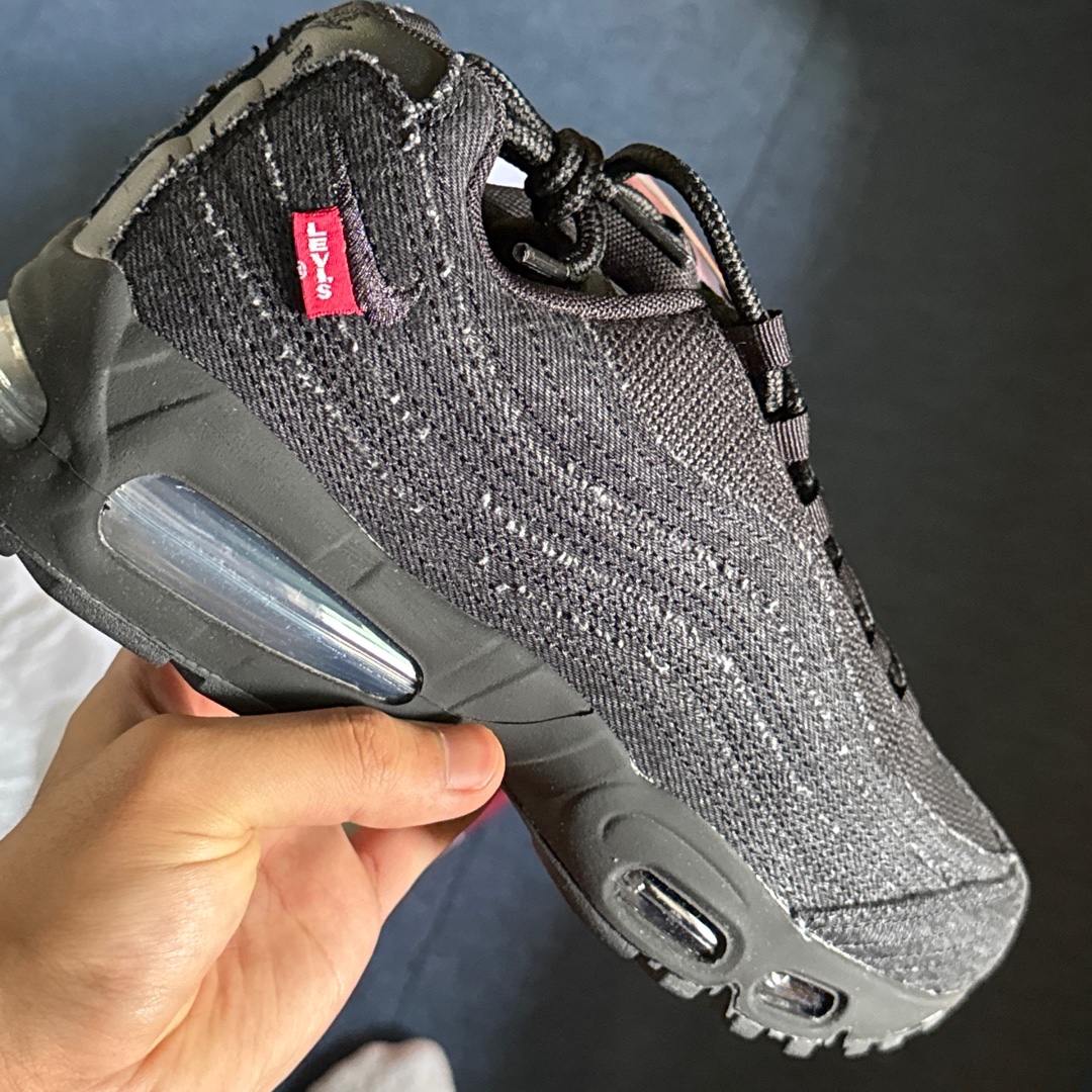 Nike x Levi's Air Max 95 Black 착용 스타일 - 2