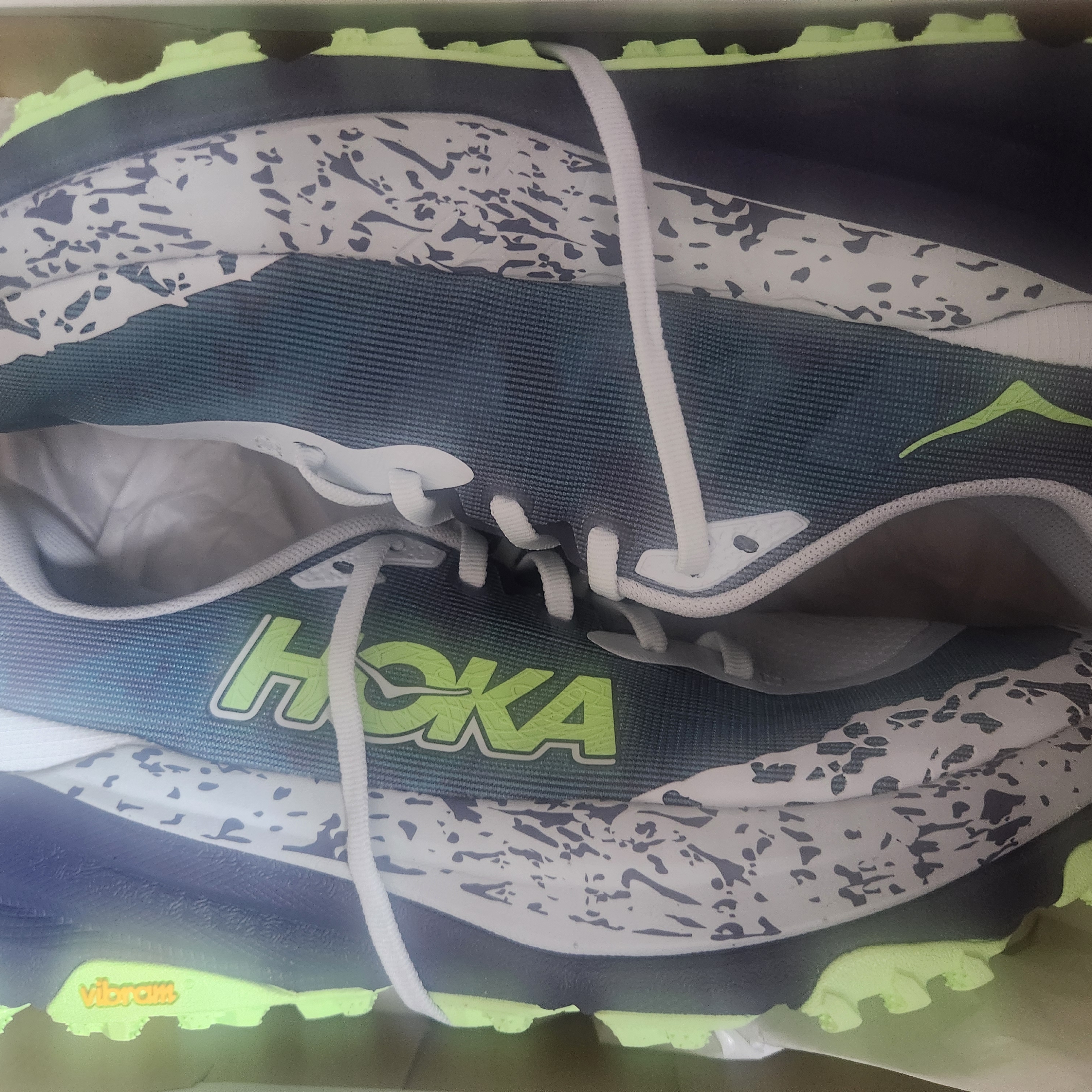 Hoka Speedgoat 6 Droplet Nautical Dusk 착용 스타일