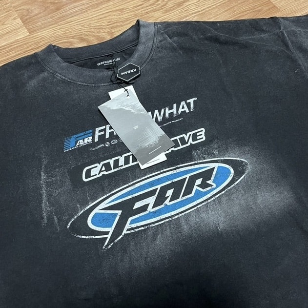 Farfromwhat Far Washed Logo T-Shirt Black 착용 스타일