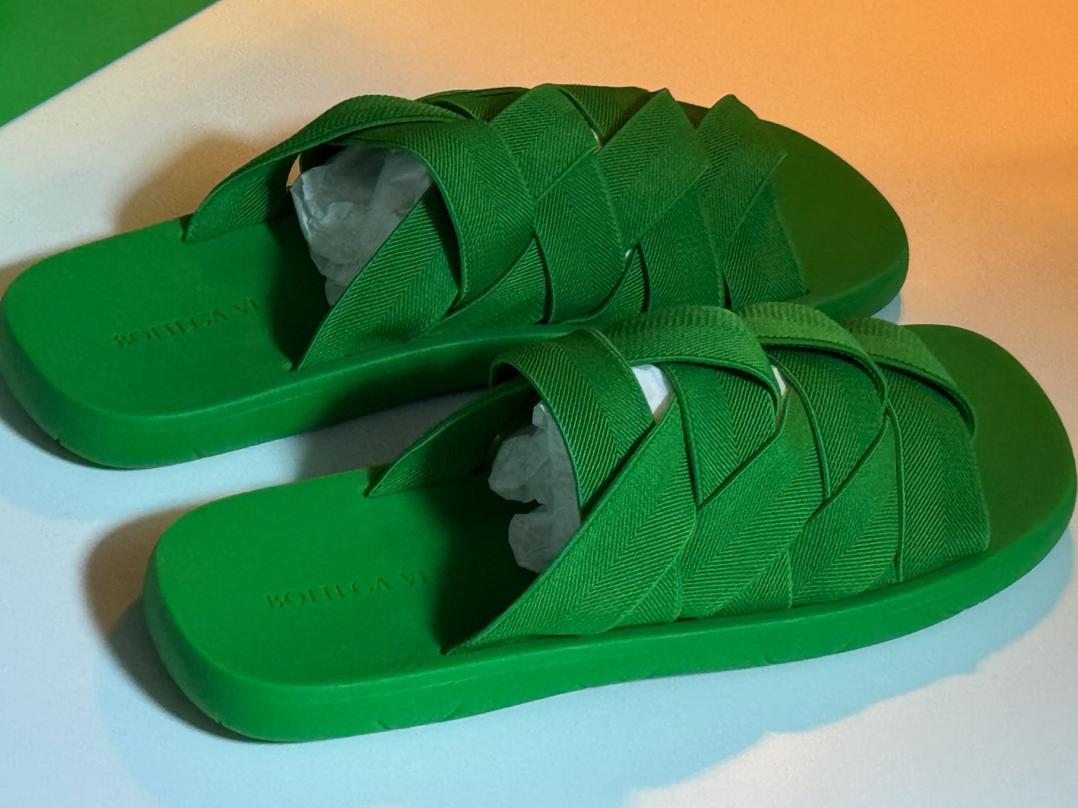 Bottega Veneta Plat Mule Grass, Bottega Veneta Plat Mule Black 착용 스타일 - 1