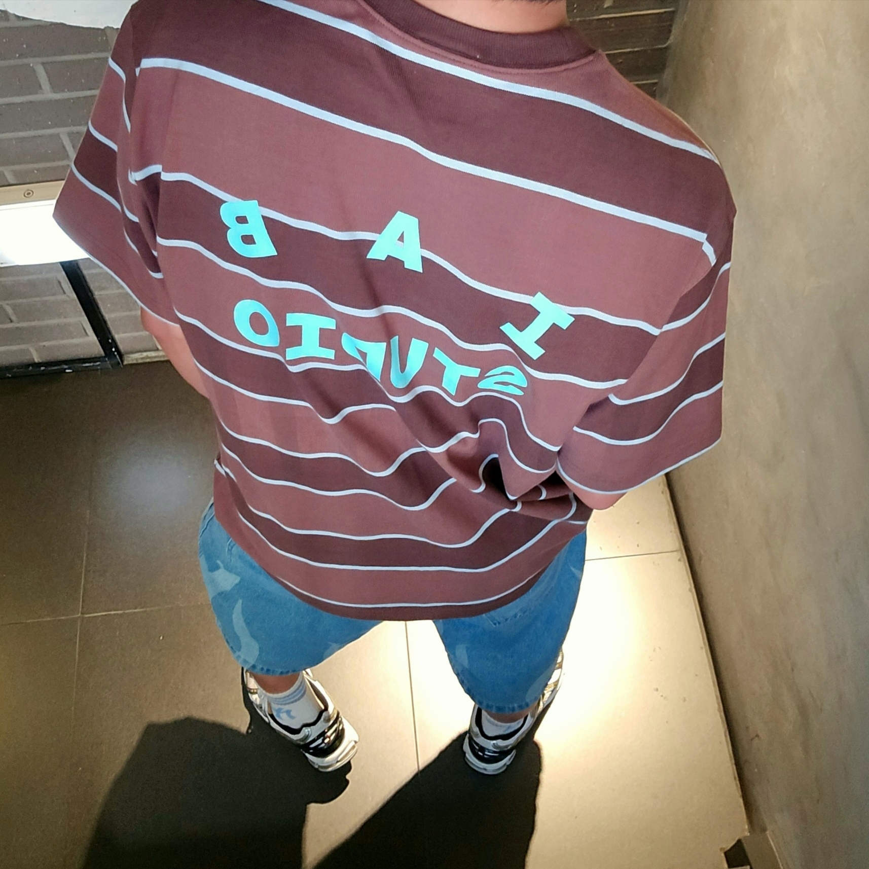IAB Studio Striped T-Shirt Brown, Adidas Flames Denim Shorts Blue - KR Sizing 착용 스타일 - 5
