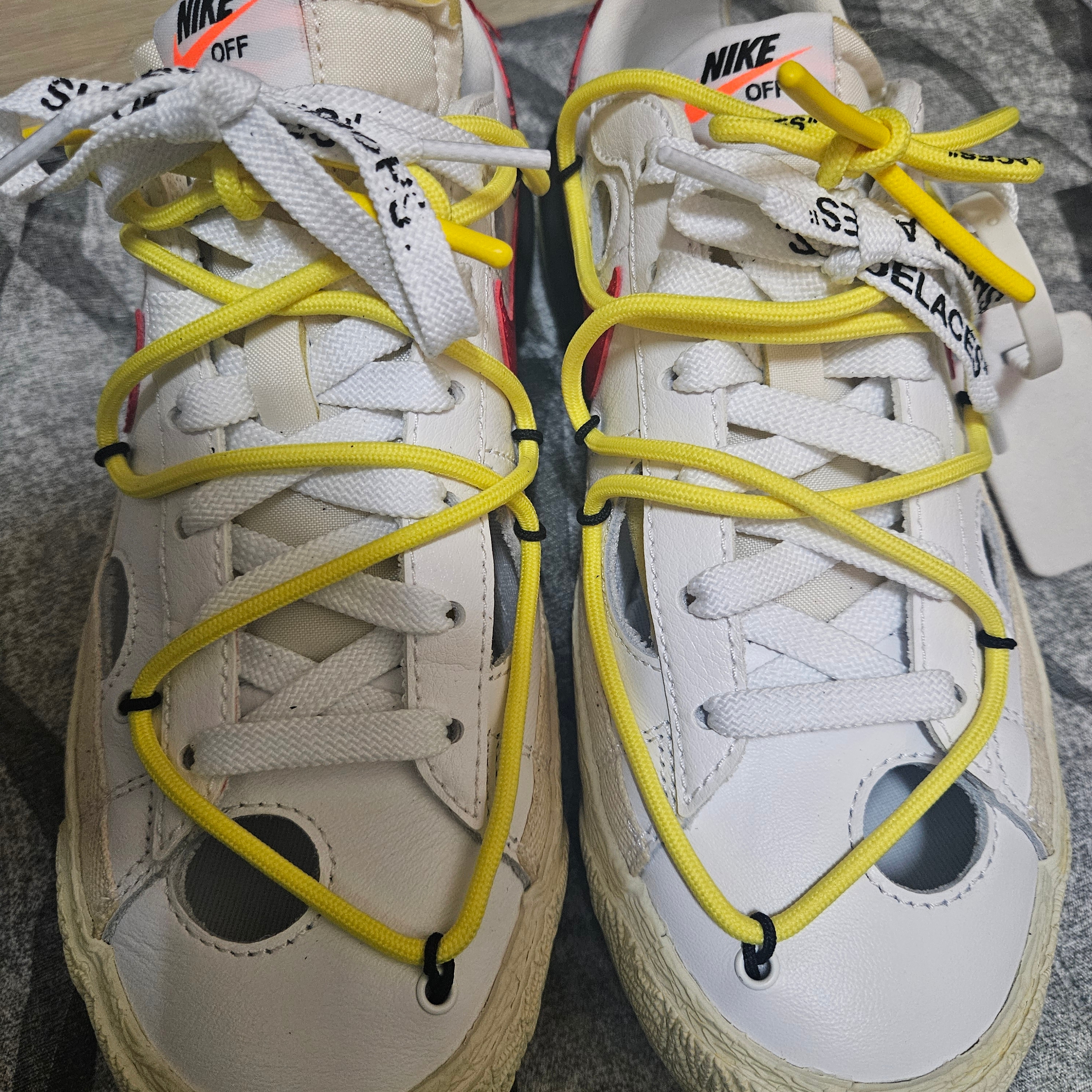 Nike x Off-White Blazer Low '77 White and University Red 착용 스타일 - 1