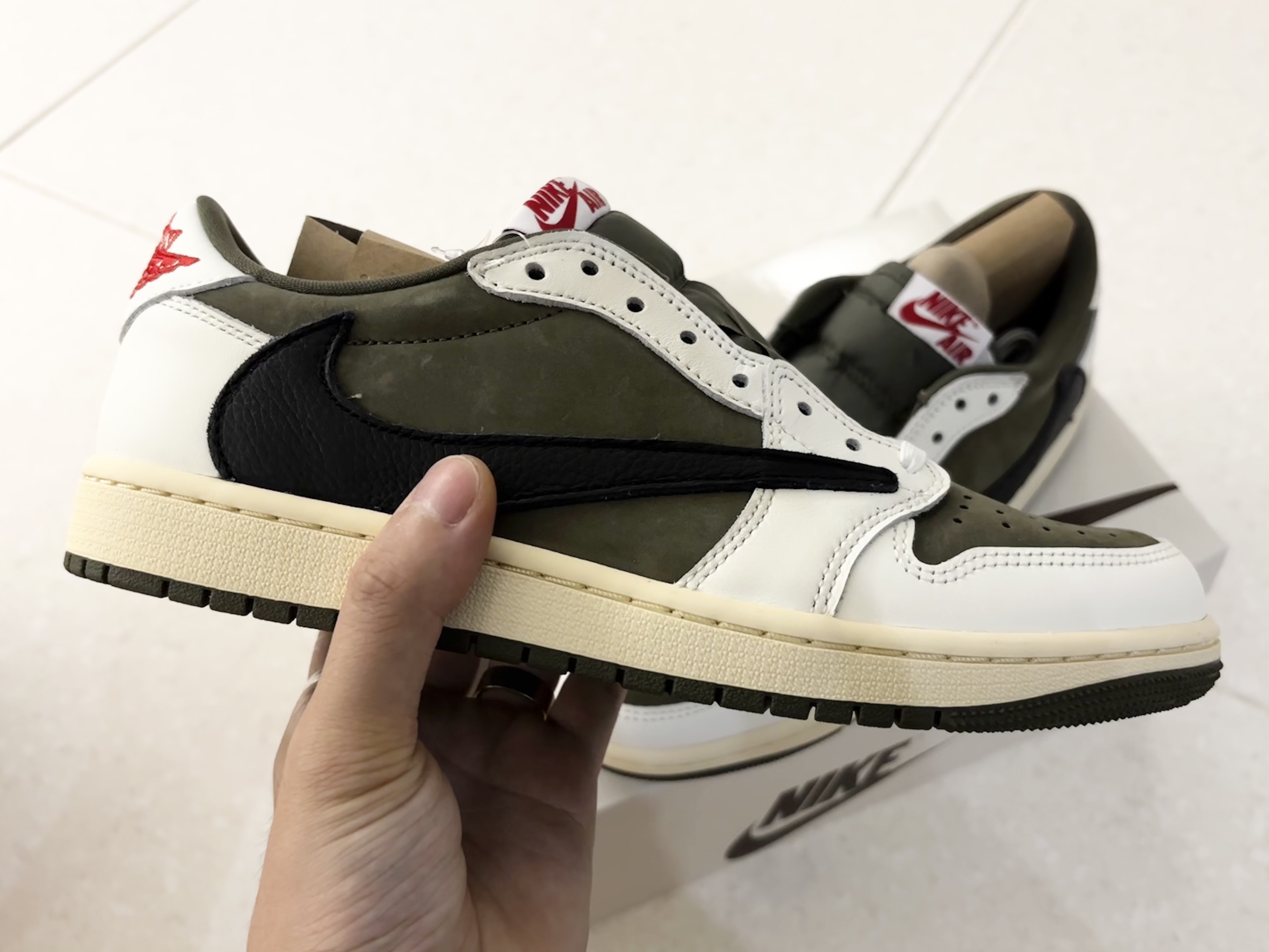Jordan 1 x Travis Scott Retro Low OG SP Reverse Olive 착용 스타일