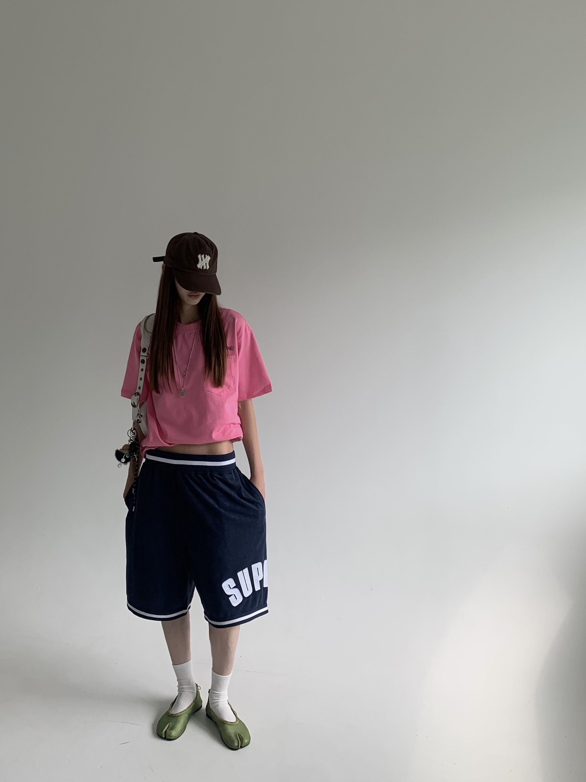 [더블적립]Farfromwhat Far Patch Logo Cap Brown, Supreme Ultrasuede Mesh Short Navy - 24SS 착용 스타일 - 2