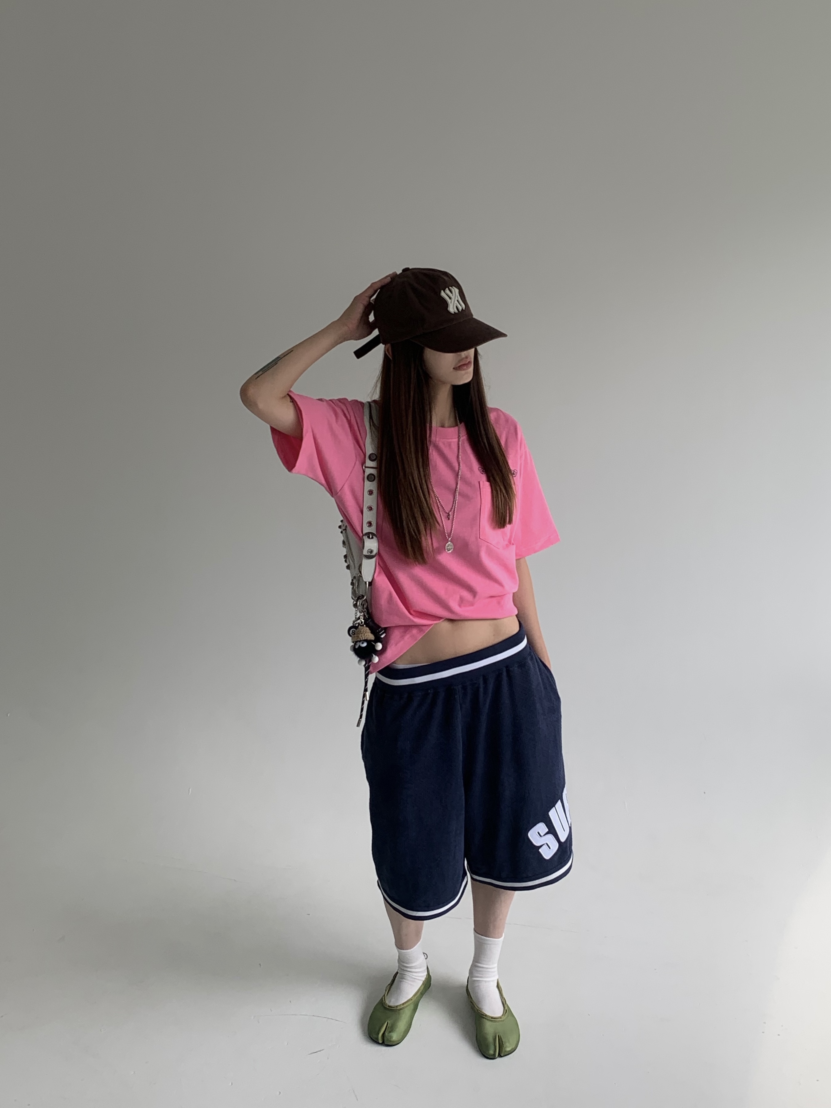 [더블적립]Farfromwhat Far Patch Logo Cap Brown, Supreme Ultrasuede Mesh Short Navy - 24SS 착용 스타일 - 3