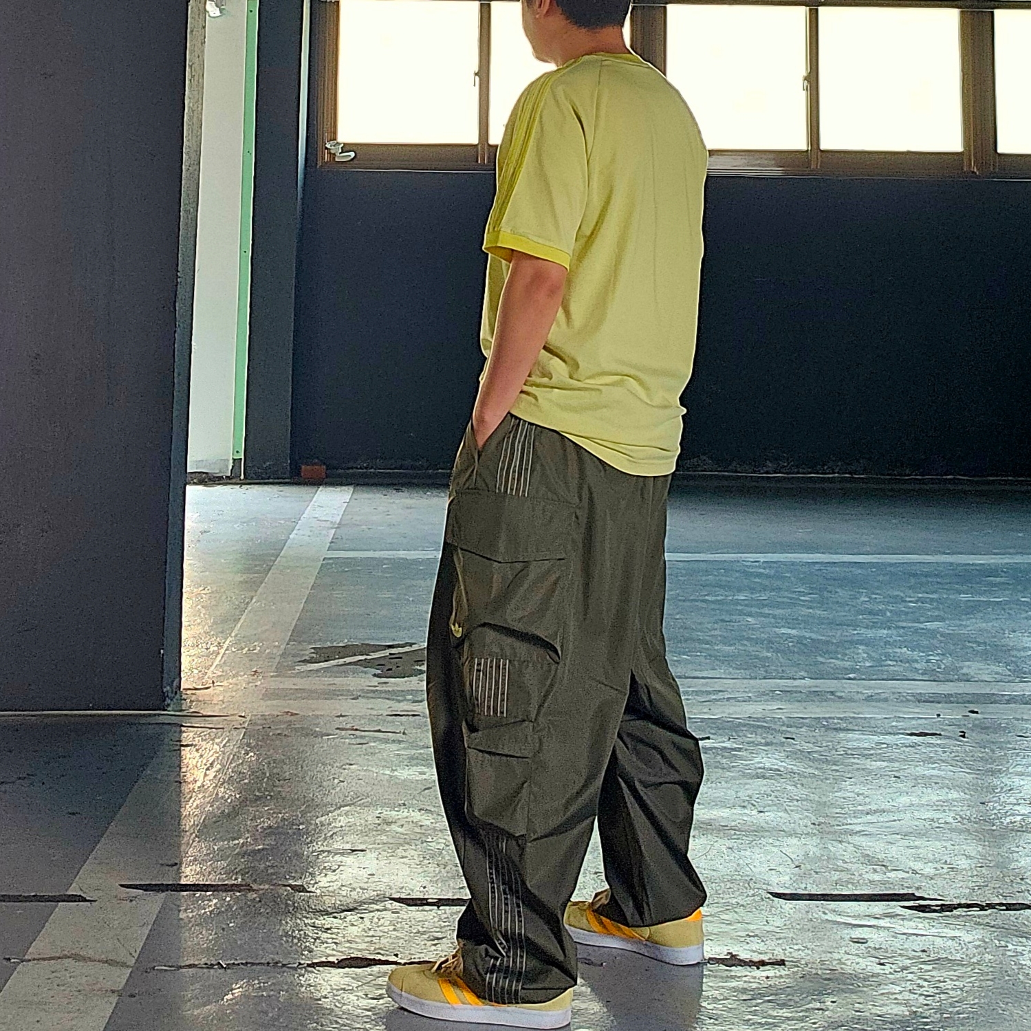 (W) Adidas Gazelle Almost Yellow Solar Gold, Adidas Adicolor Classic 3-Stripes T-Shirt Wonder White - KR Sizing 착용 스타일