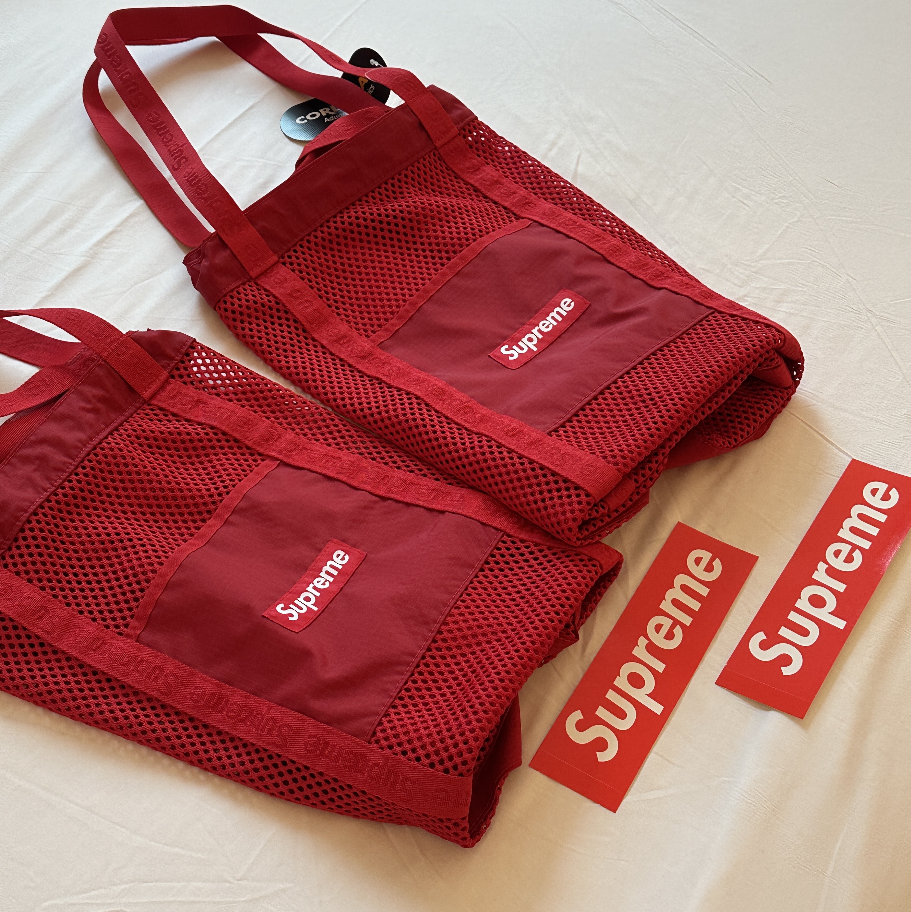 Supreme Mesh Tote Bag Red - 25SS 착용 스타일
