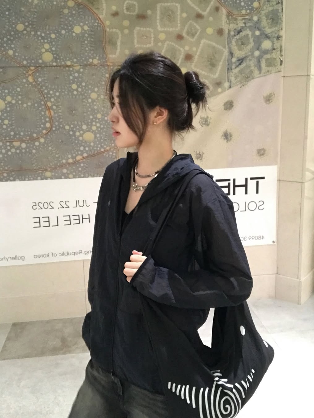 SLOW RECORD HOUSE Unisex Mesh Lightweight Jacket Black 착용 스타일 - 4