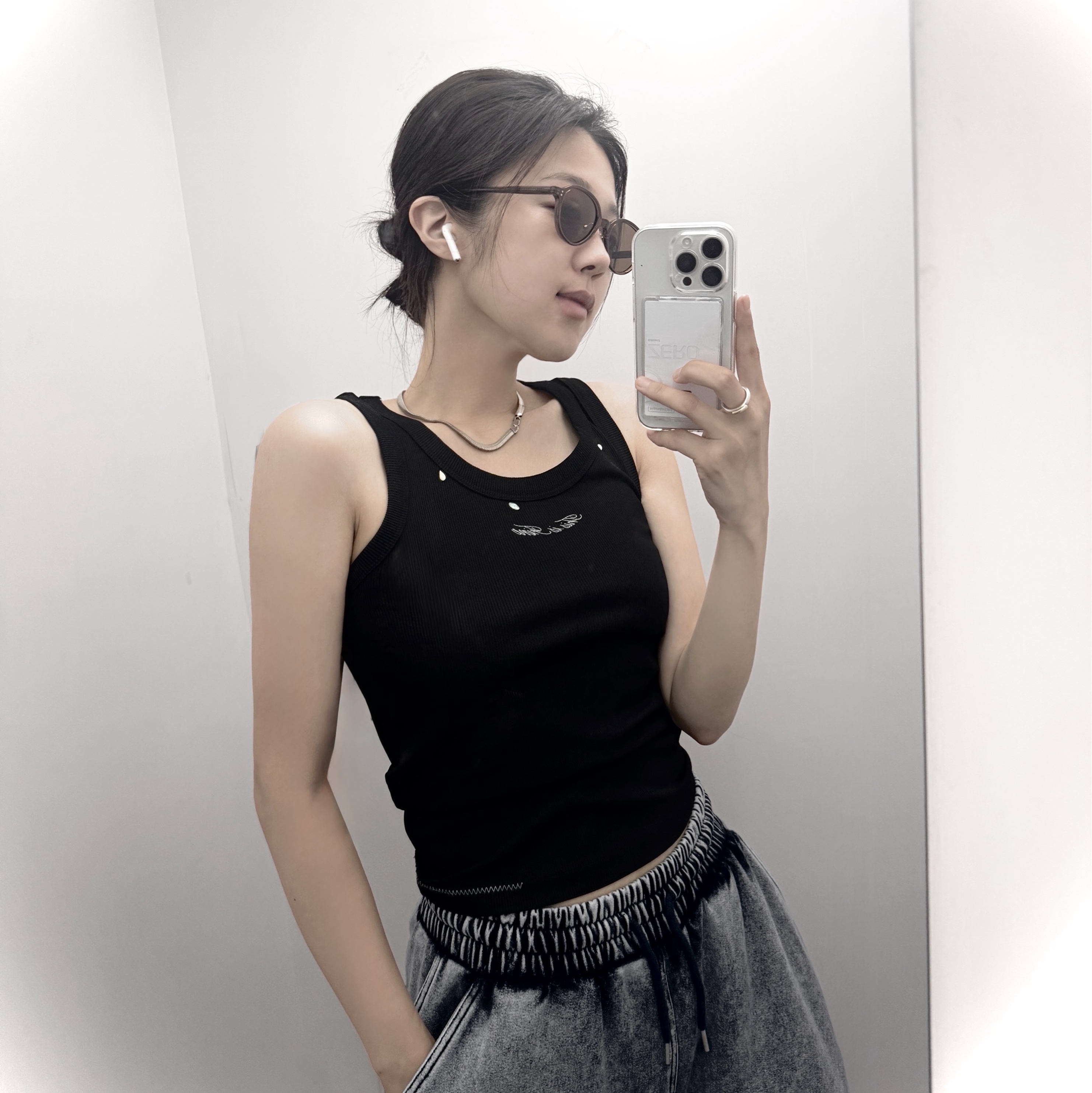 THIS IS FINE Ribbed Sleeveless Top Black 착용 스타일