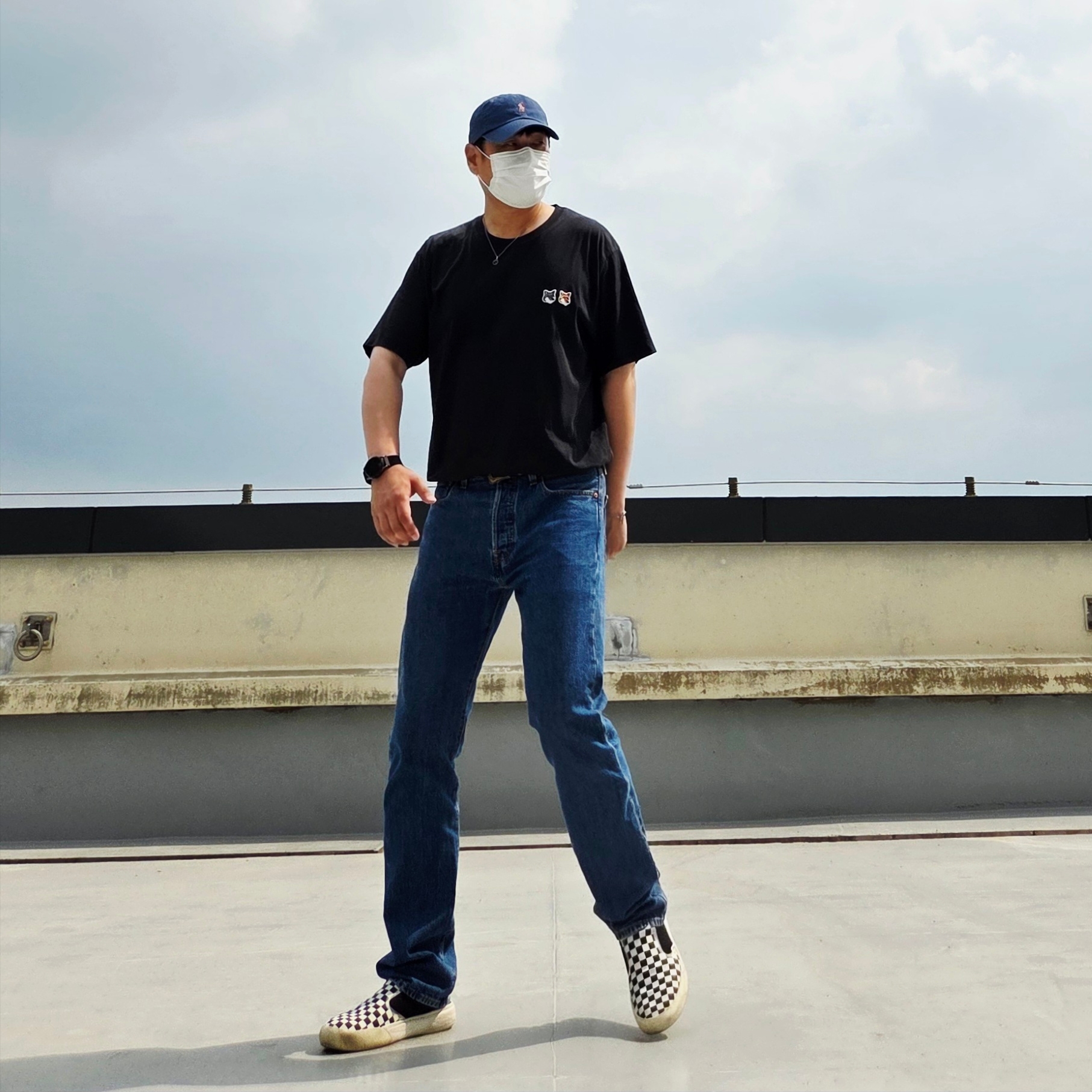 Vans Checkerboard Comfycush One Black, Maison Kitsune Double Fox Head Patch Classic T-Shirt Anthracite 착용 스타일 - 2