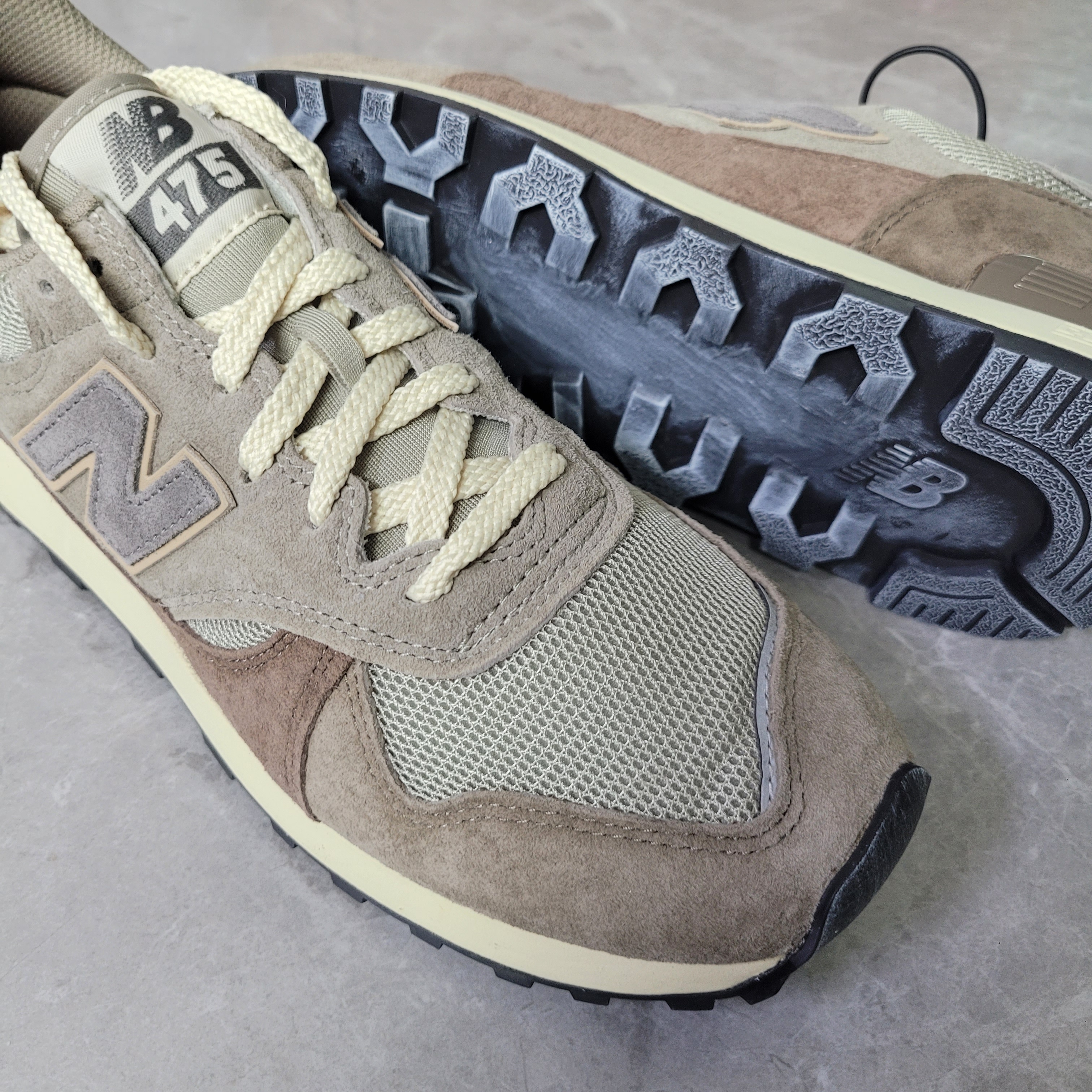 New Balance x Auralee 475 London Fog Taupe Gray, New Balance 1300 Made in USA Mirage Grey Monument 착용 스타일 - 2