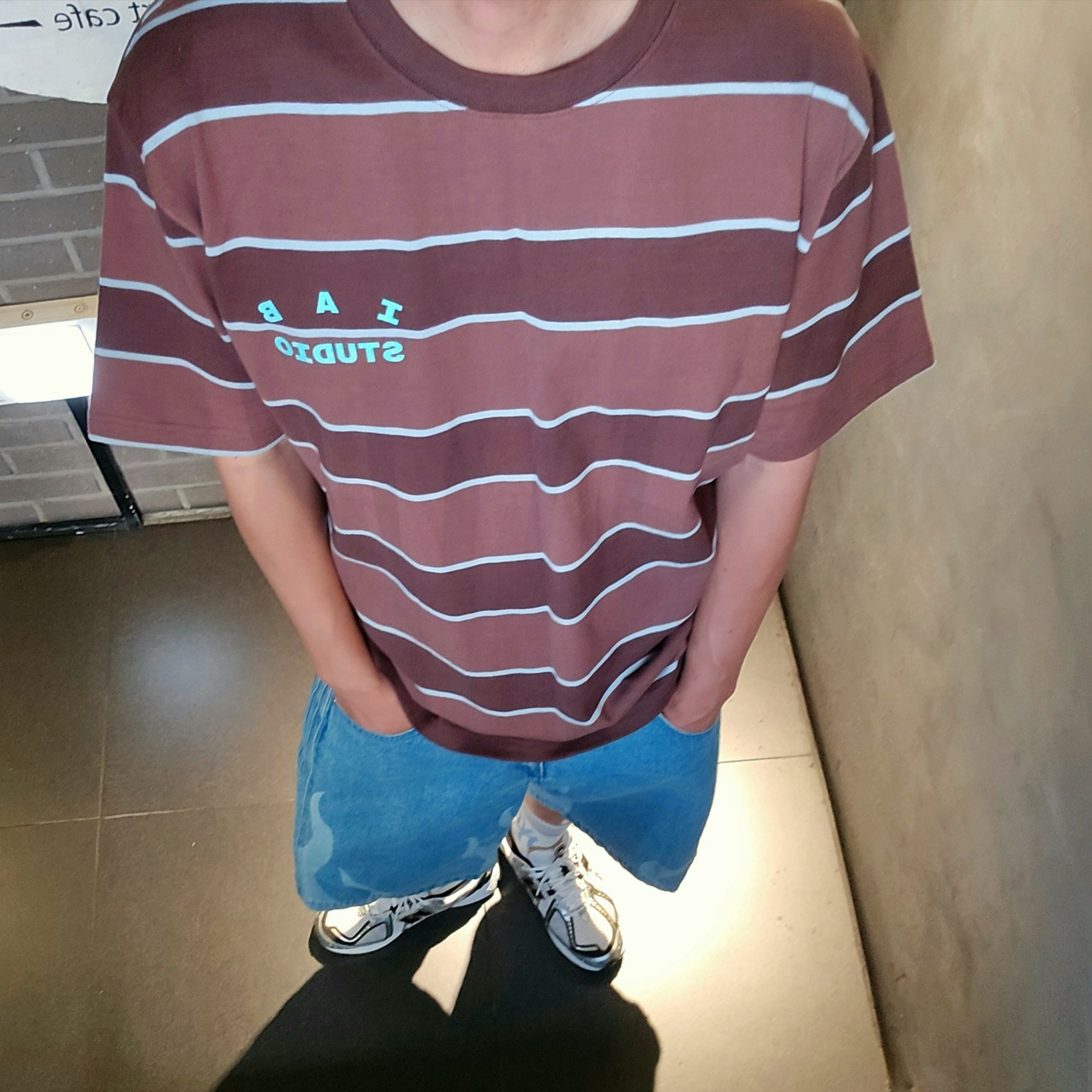 IAB Studio Striped T-Shirt Brown, Adidas Flames Denim Shorts Blue - KR Sizing 착용 스타일 - 1