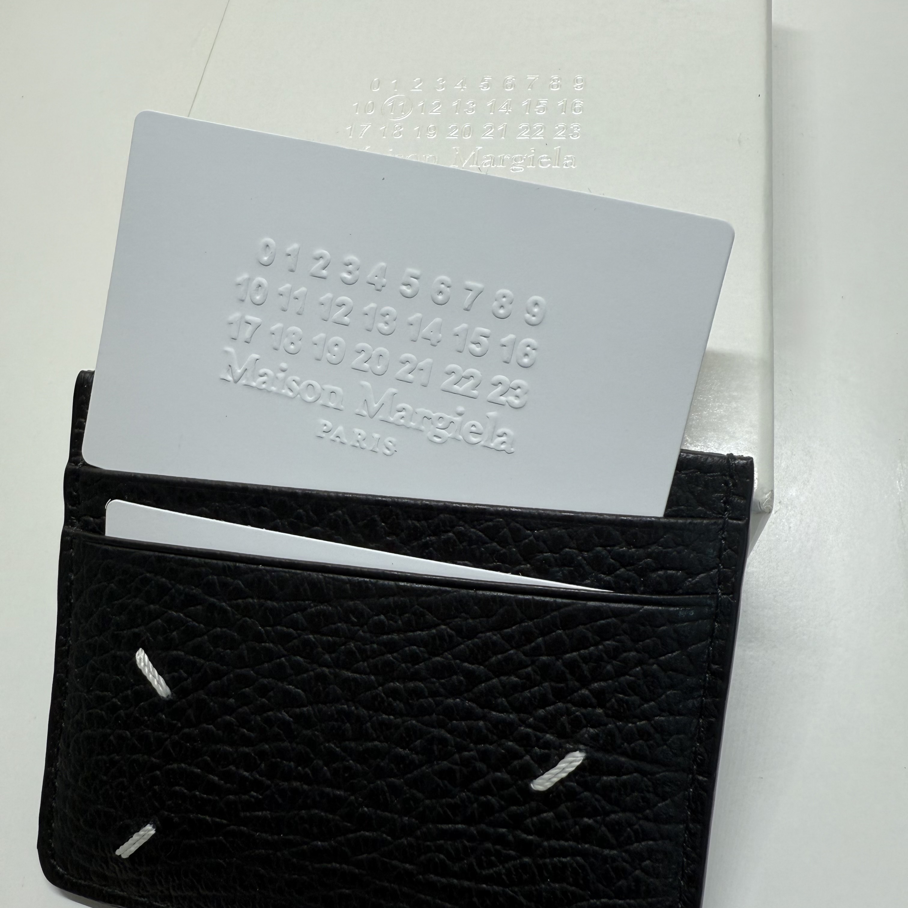 Maison Margiela Stitch Card Holder Black 착용 스타일