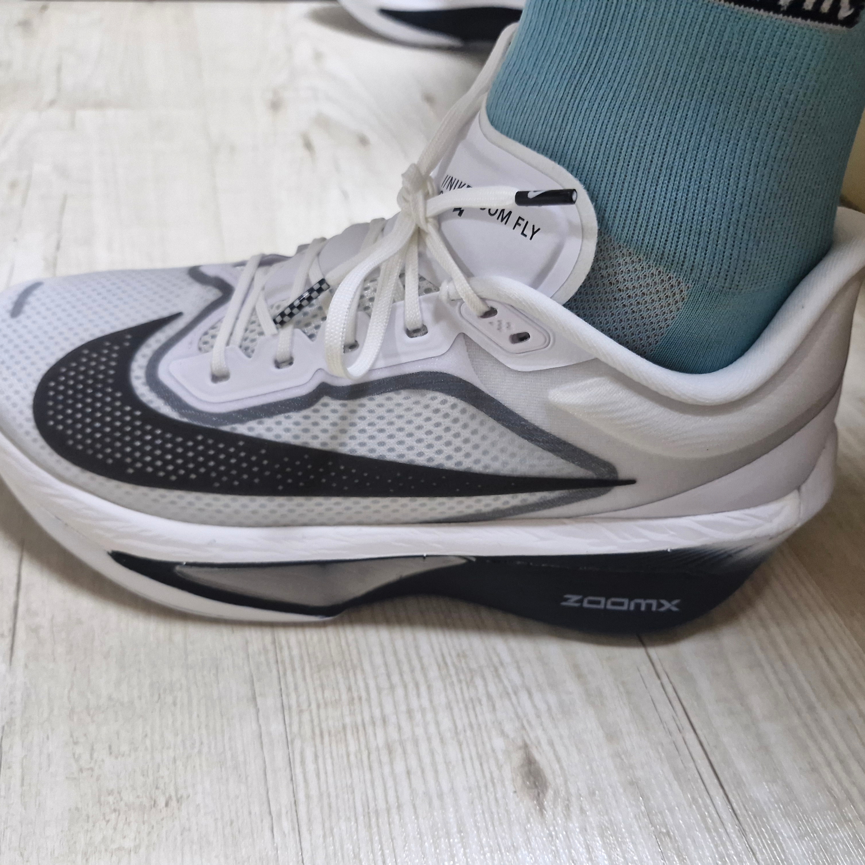 Nike Zoom Fly 6 White Smoke Grey 착용 스타일 - 1