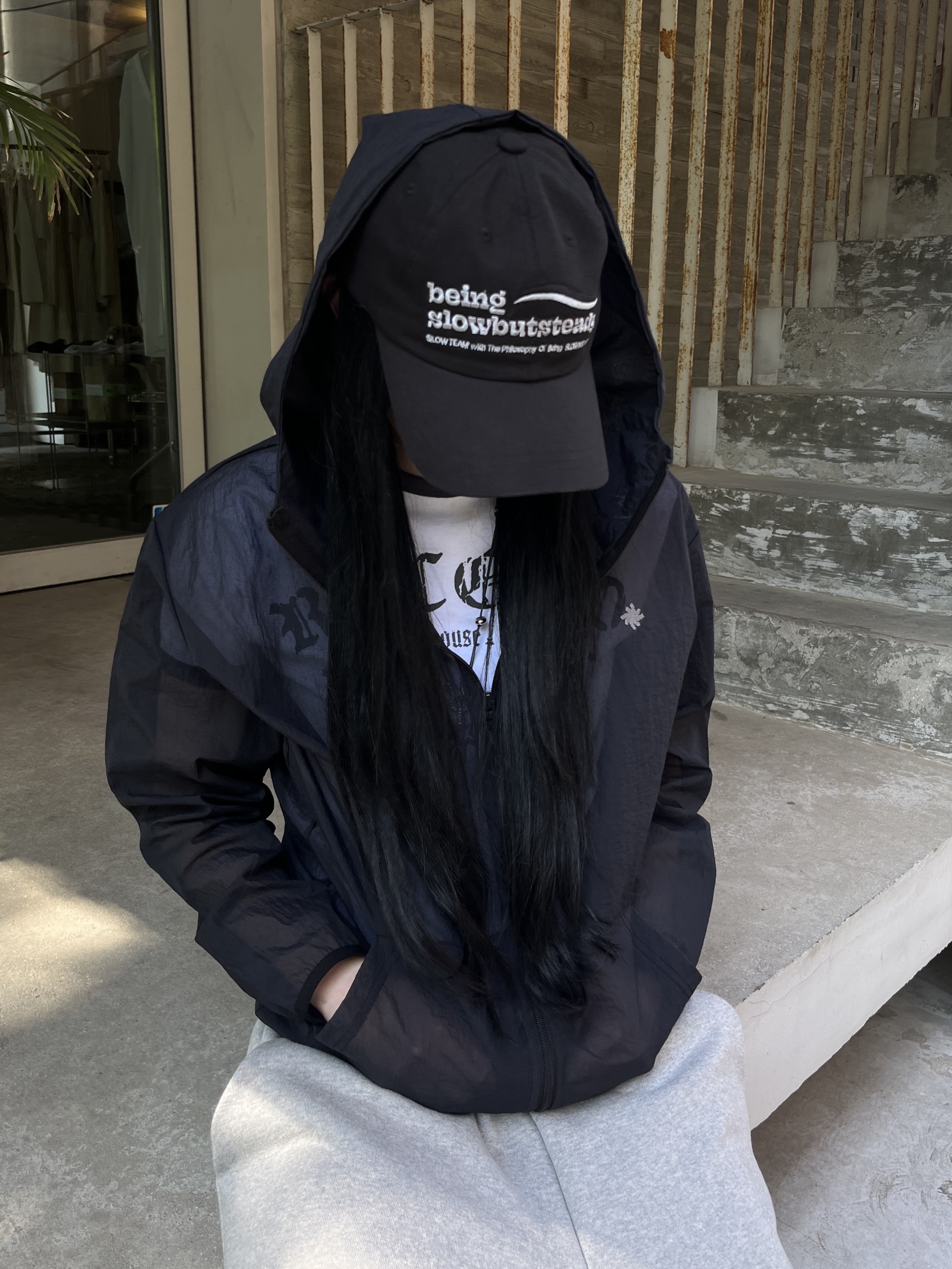 SLOW RECORD HOUSE Unisex Mesh Lightweight Jacket Black 착용 스타일 - 3