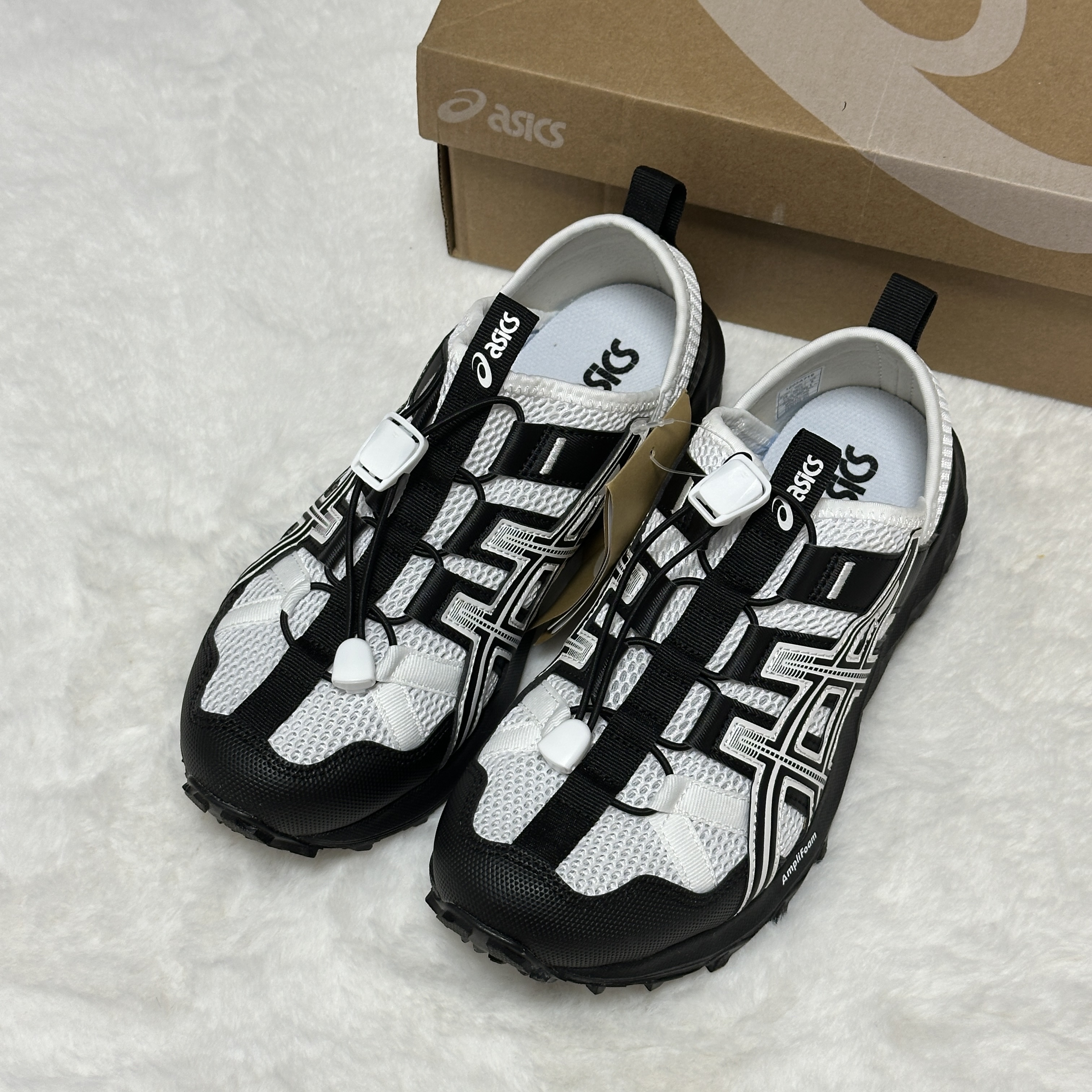 Asics Gel-Sonoma TR Trail Outdoor White Black 착용 스타일 - 2
