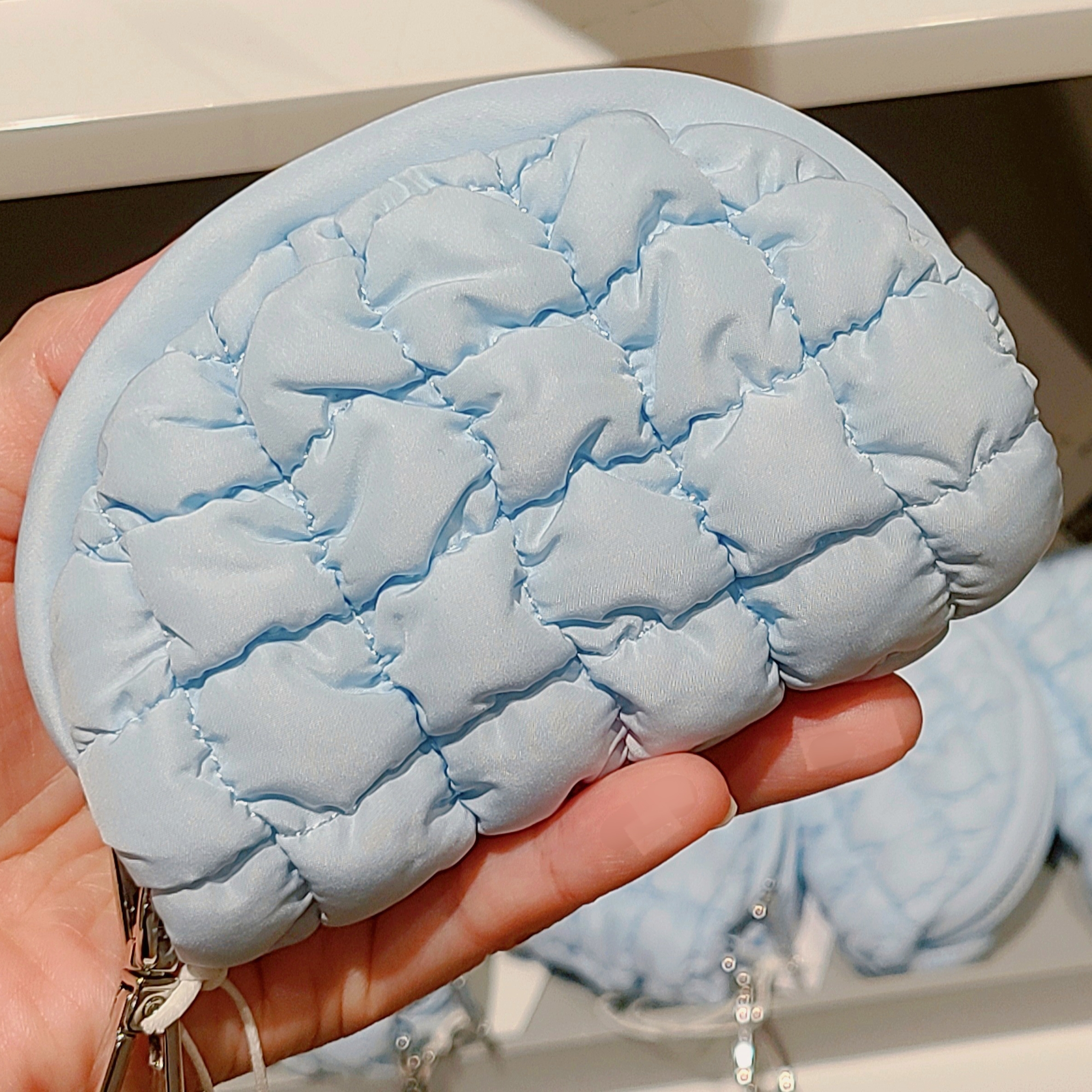 COS Quilted Pouch Bag Charm Light Blue, COS Quilted Micro Bag Blue 착용 스타일 - 1