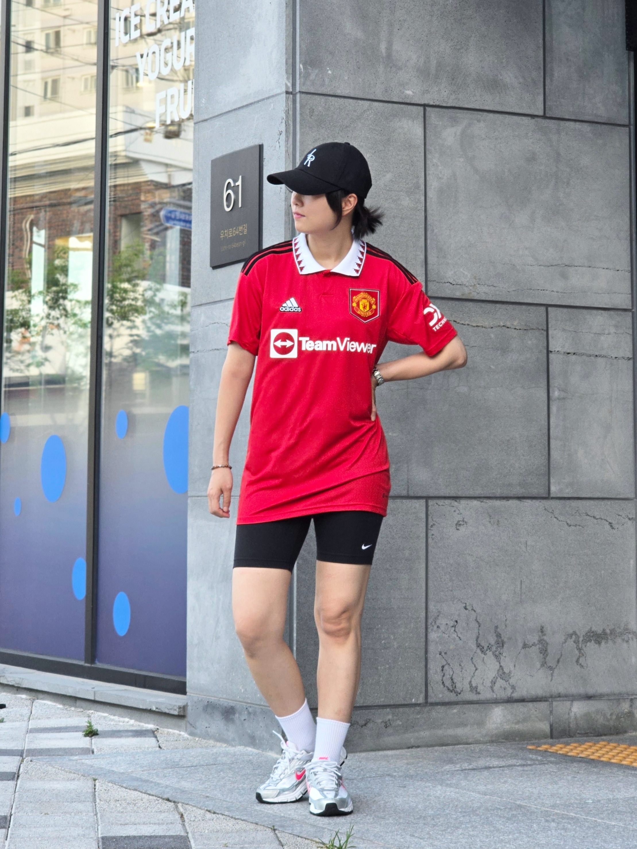 Adidas Manchester United 2022/23 Home Jersey Real Red - US Sizing (Non Marking Ver.), (W) Nike Essential Mid Rise Bike Shorts Black - Asia 착용 스타일 - 1