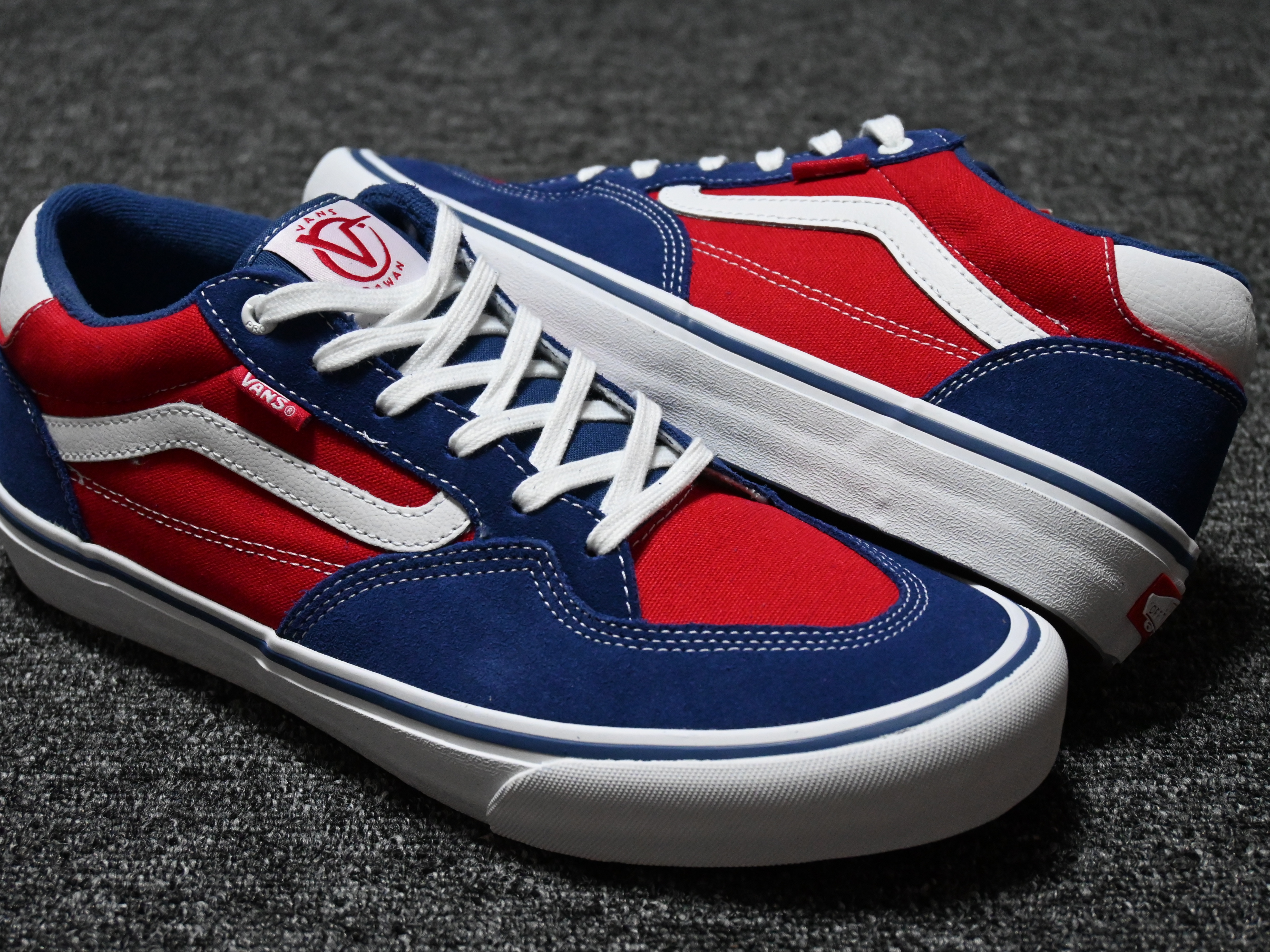 Vans Rowan Pro Navy Red 착용 스타일