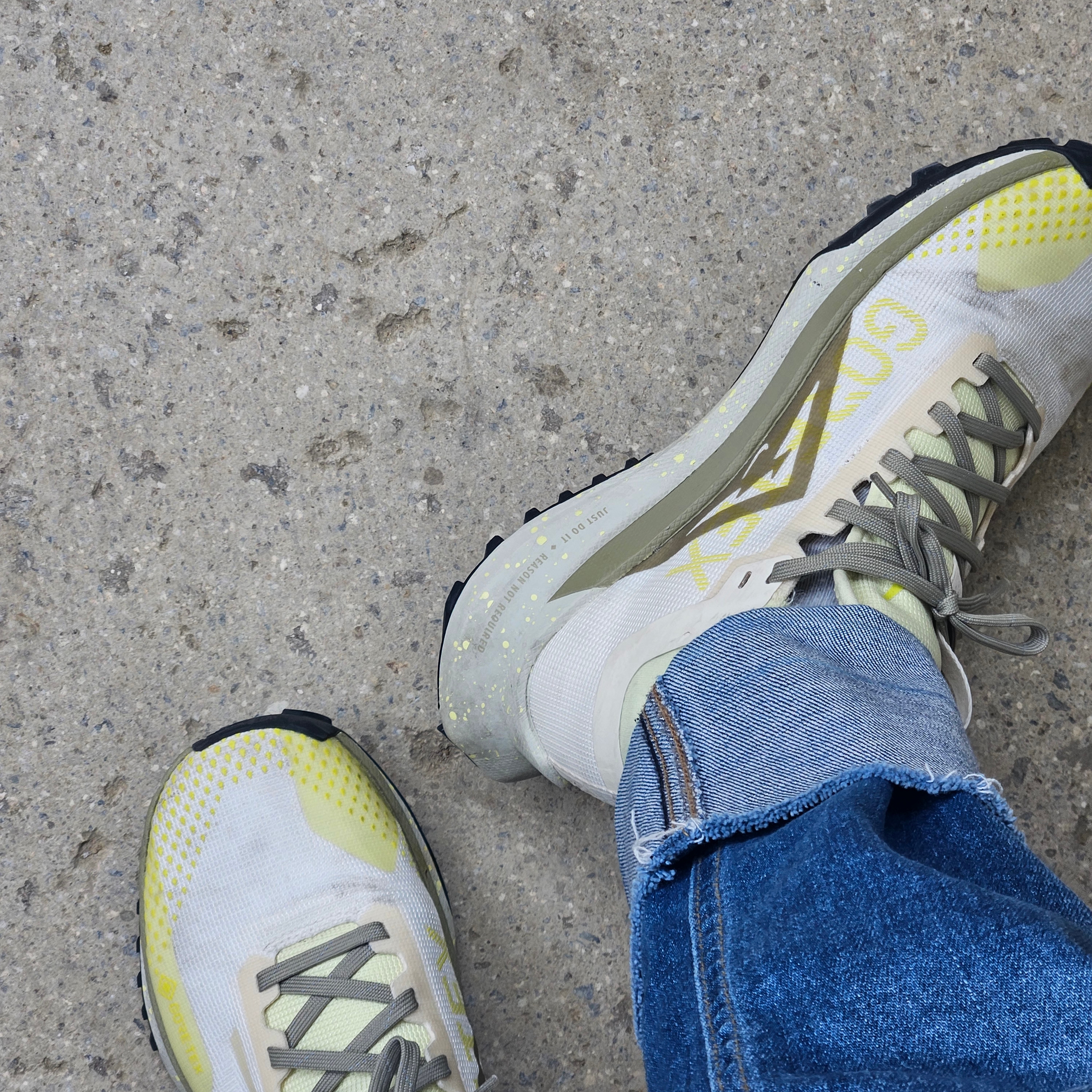 (W) Nike React Pegasus Trail 4 Gore-Tex Pale Ivory Luminous Green, (W) Helen Kaminski Bianca Nougat Natural Logo 착용 스타일 - 4