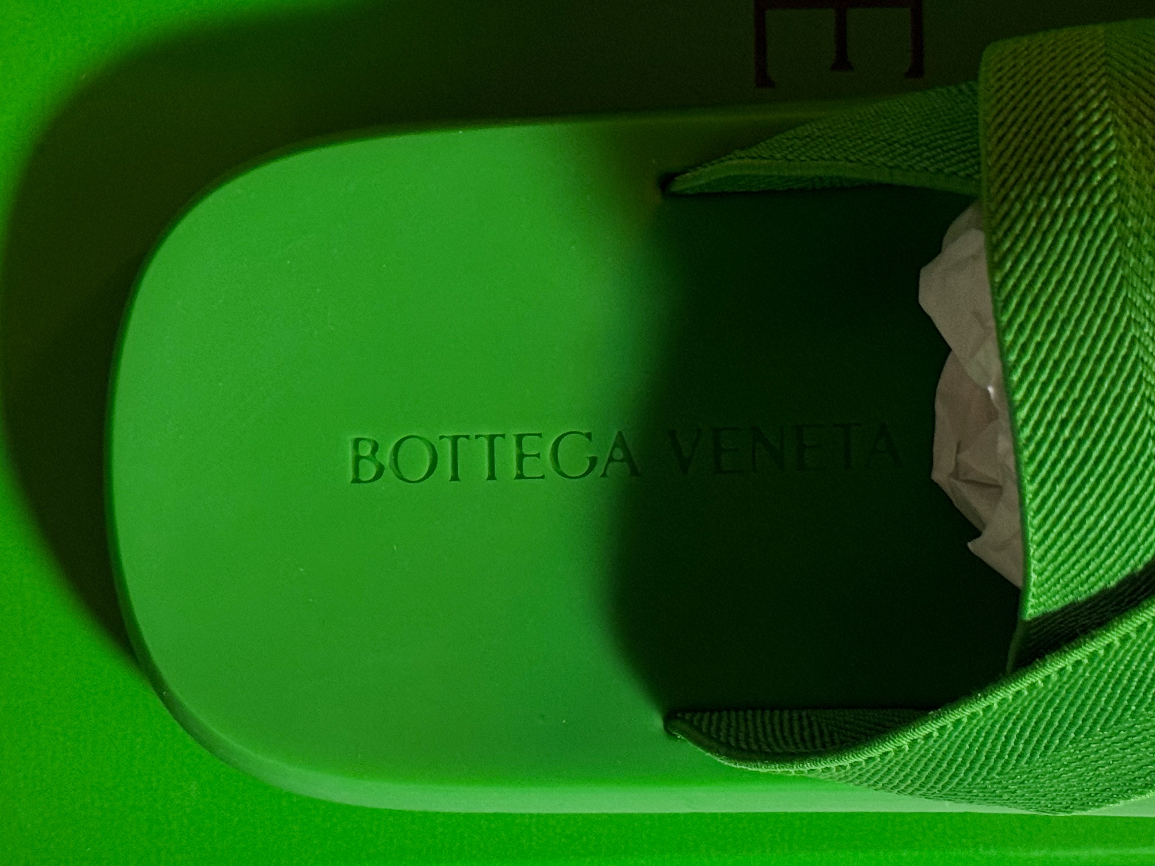 Bottega Veneta Plat Mule Grass, Bottega Veneta Plat Mule Black 착용 스타일 - 5