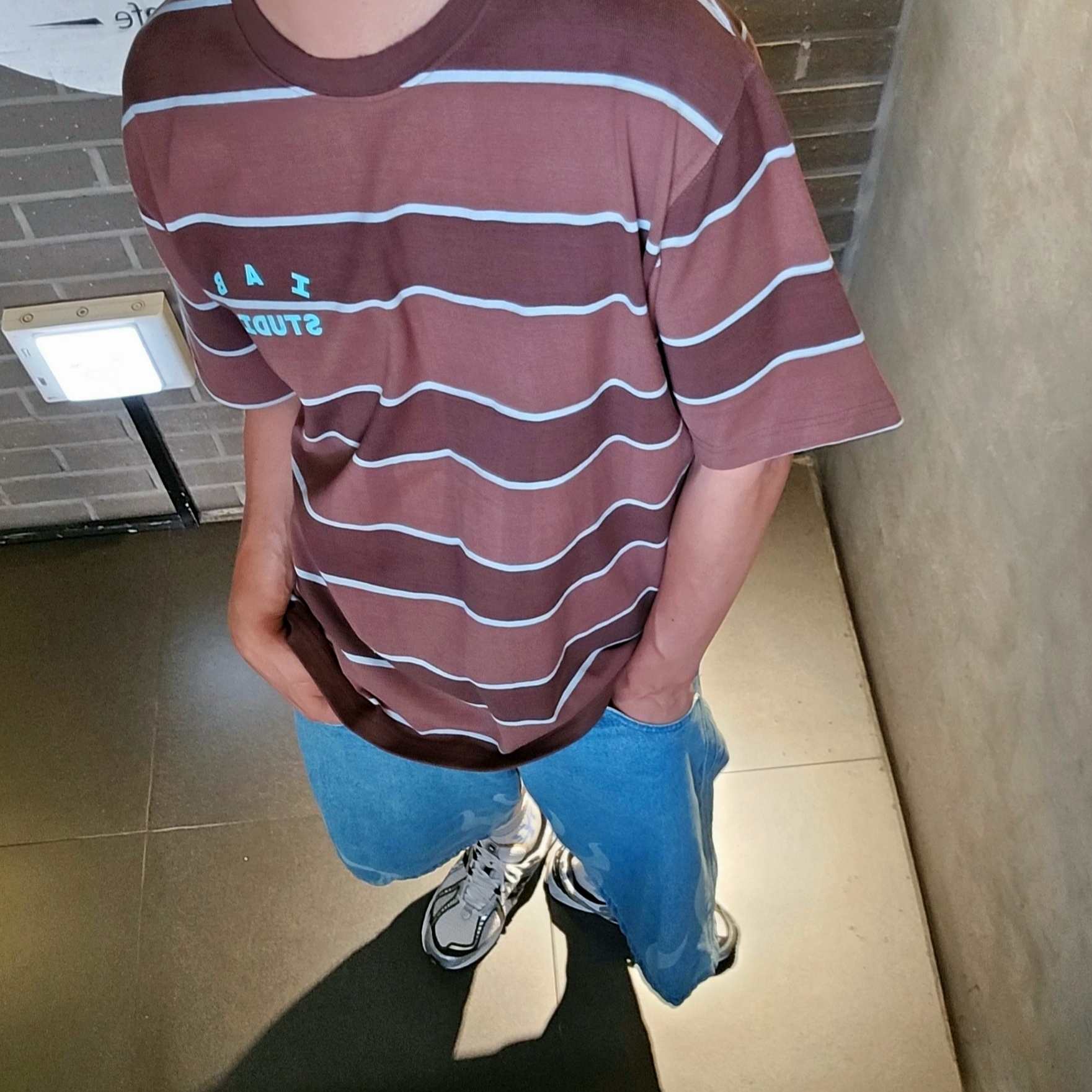 IAB Studio Striped T-Shirt Brown, Adidas Flames Denim Shorts Blue - KR Sizing 착용 스타일 - 2
