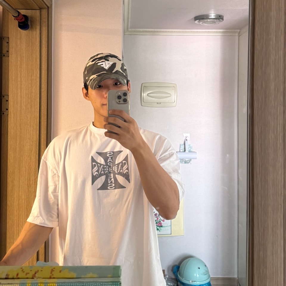 [KREAM 단독] Sapiens Neo Sapiens Over Fit Short Sleeves White, [KREAM 단독][예약 배송]  Sapiens Engineered Waffle Over Fit Shorts Black 착용 스타일 - 1