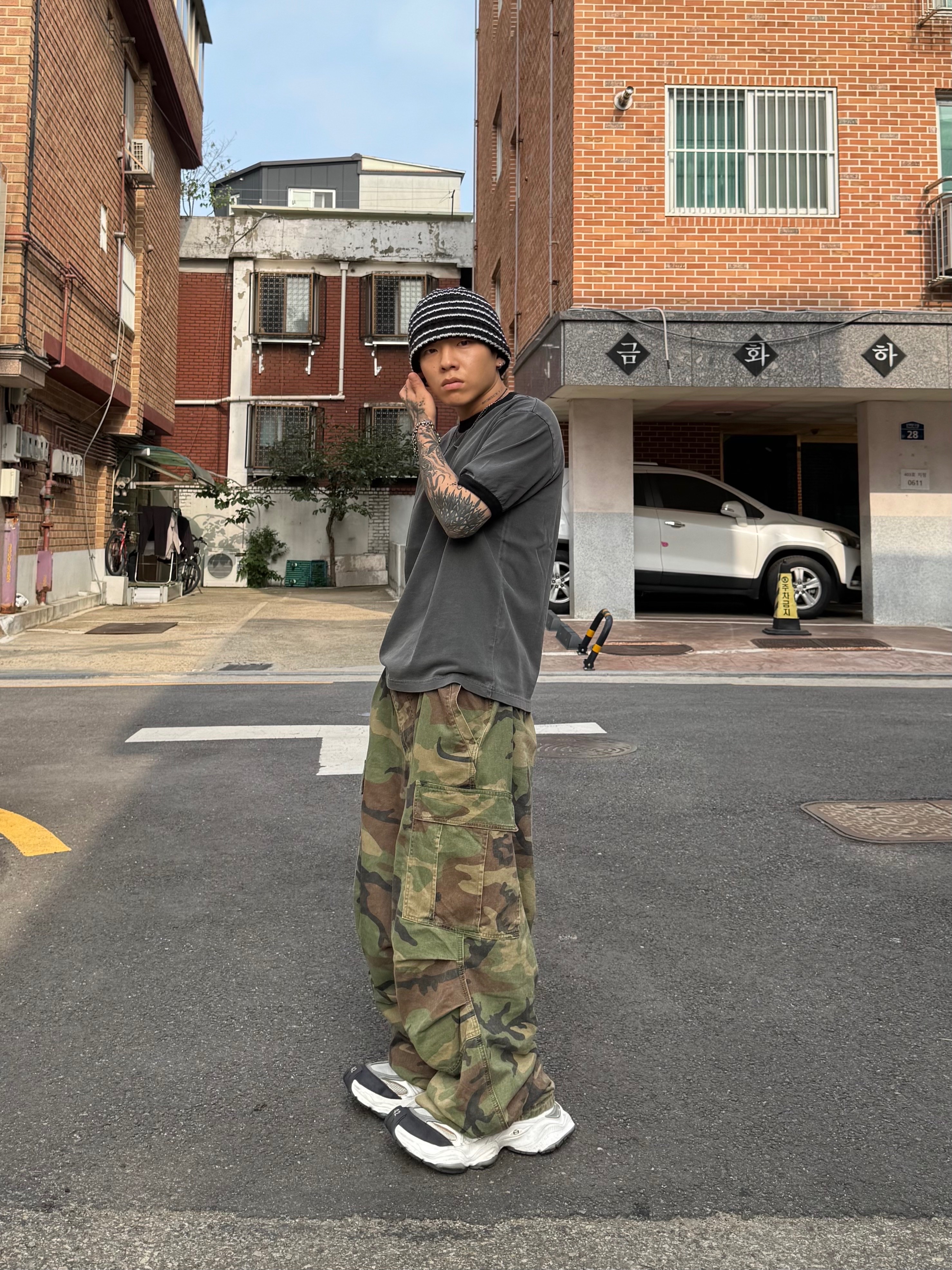 Balenciaga Cargo Sneakers White Grey, NOD Stone Washed Cargo Pants Camo 착용 스타일 - 3