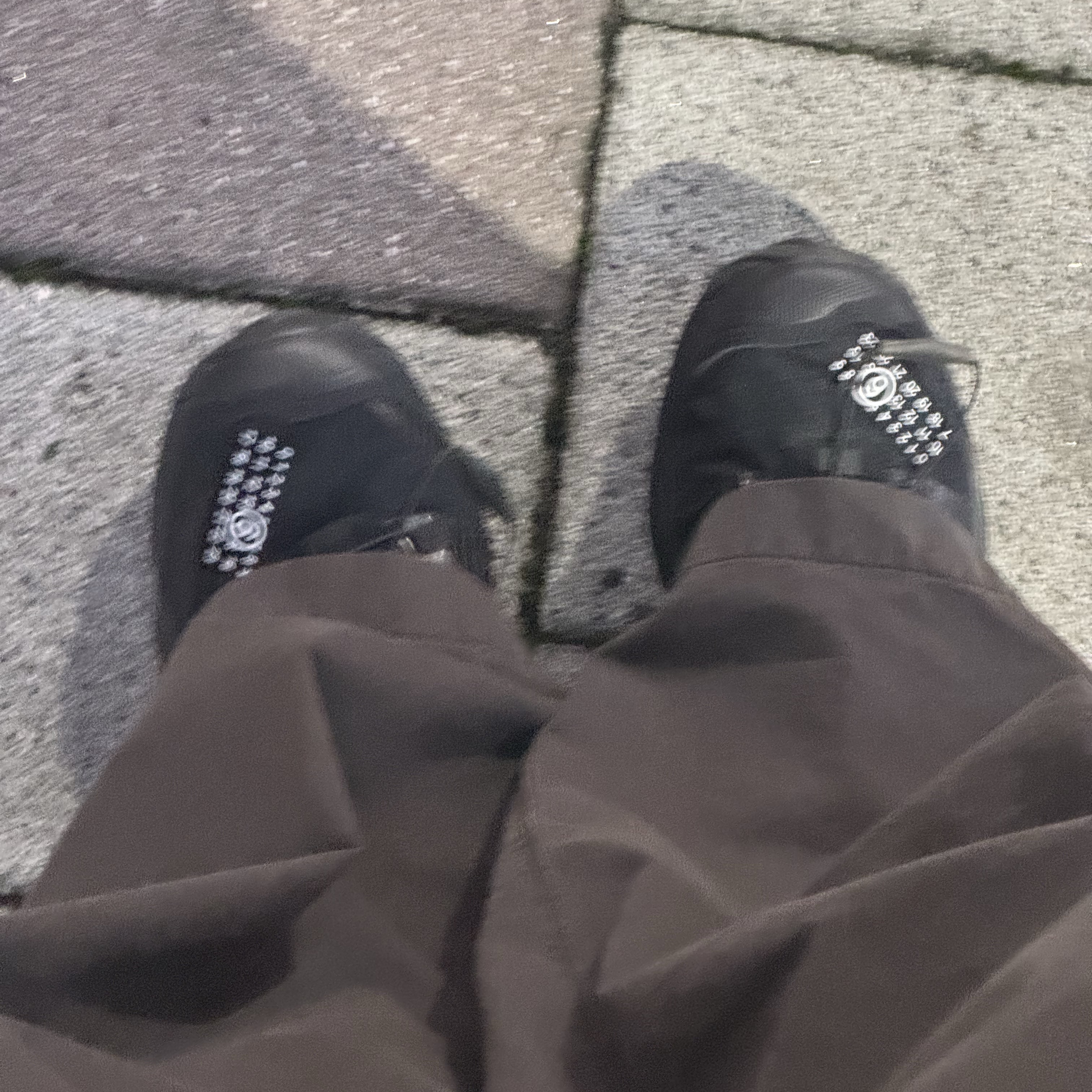 Salomon x MM6 Maison Margiela XT-4 Mule Black 착용 스타일