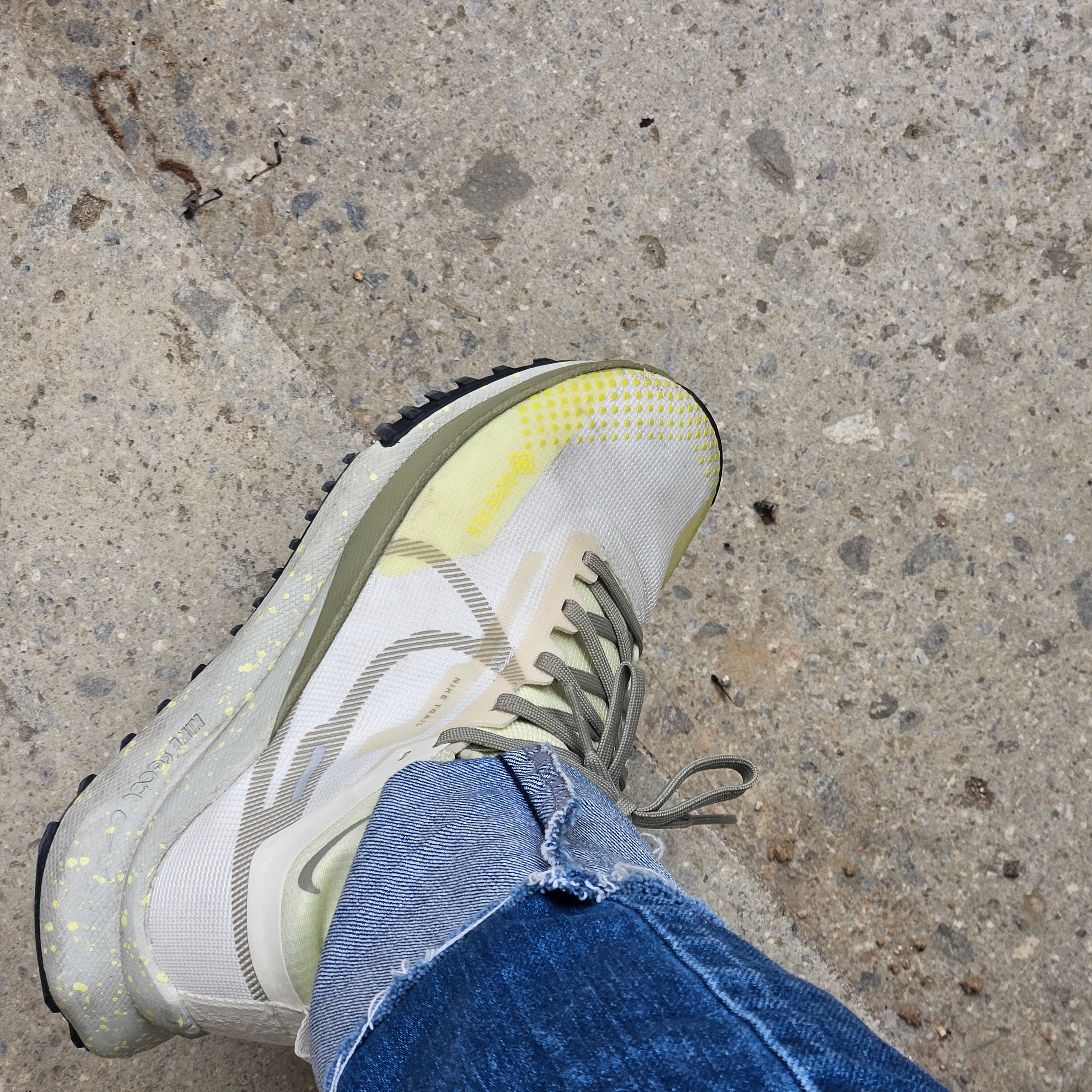 (W) Nike React Pegasus Trail 4 Gore-Tex Pale Ivory Luminous Green, (W) Helen Kaminski Bianca Nougat Natural Logo 착용 스타일 - 6