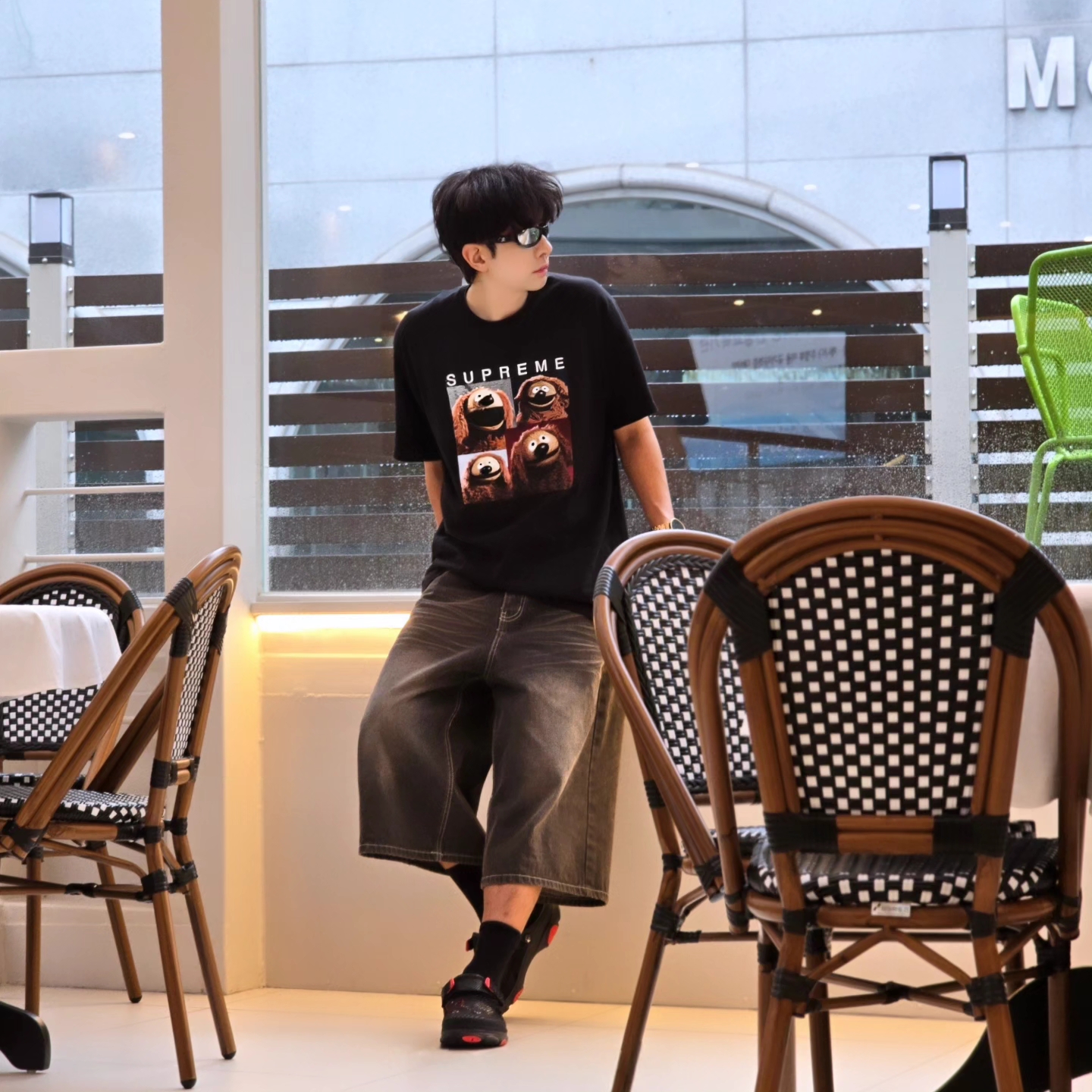Supreme Rowlf T-Shirt Black - 24SS, Crocs x Staple Classic All Terrain Clog Black 착용 스타일 - 3